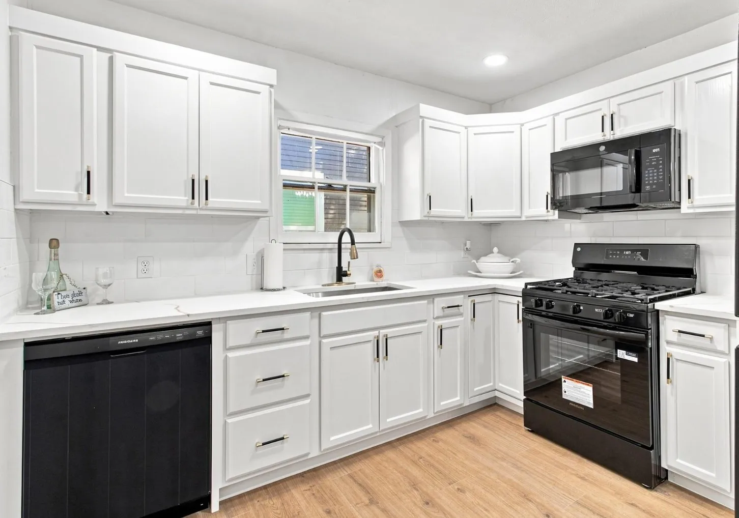 Single Family Residence For Rent in Tarrant County , 2716 Frazier Avenue, Fort Worth, Texas 76110, 3 Bedroom, 2 Bathroom, 1 Garage spaces, 1,322 Sqft, built in 1950, mls#21403341, Real Estate Agent in Fort Worth, Homes For Rent in Tarrant county, Homes For Rent in Fort Worth, Realtor in Fort Worth Texas, Real Estate Brokerage Independent Realty Texas, Luminita Cordes Realtor