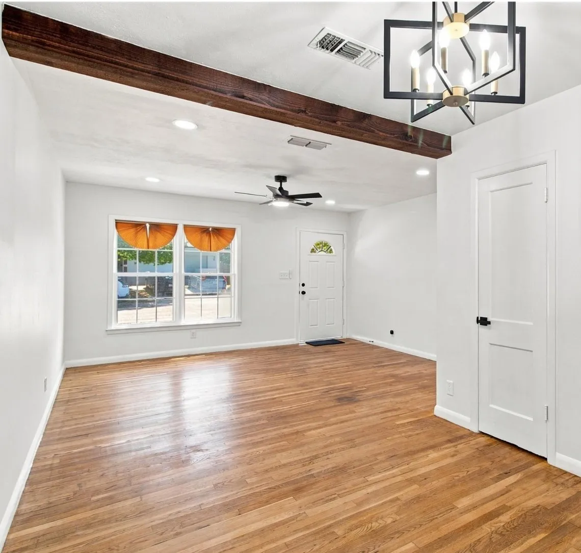 Single Family Residence For Rent in Tarrant County , 2716 Frazier Avenue, Fort Worth, Texas 76110, 3 Bedroom, 2 Bathroom, 1 Garage spaces, 1,322 Sqft, built in 1950, mls#21403341, Real Estate Agent in Fort Worth, Homes For Rent in Tarrant county, Homes For Rent in Fort Worth, Realtor in Fort Worth Texas, Real Estate Brokerage Independent Realty Texas, Luminita Cordes Realtor