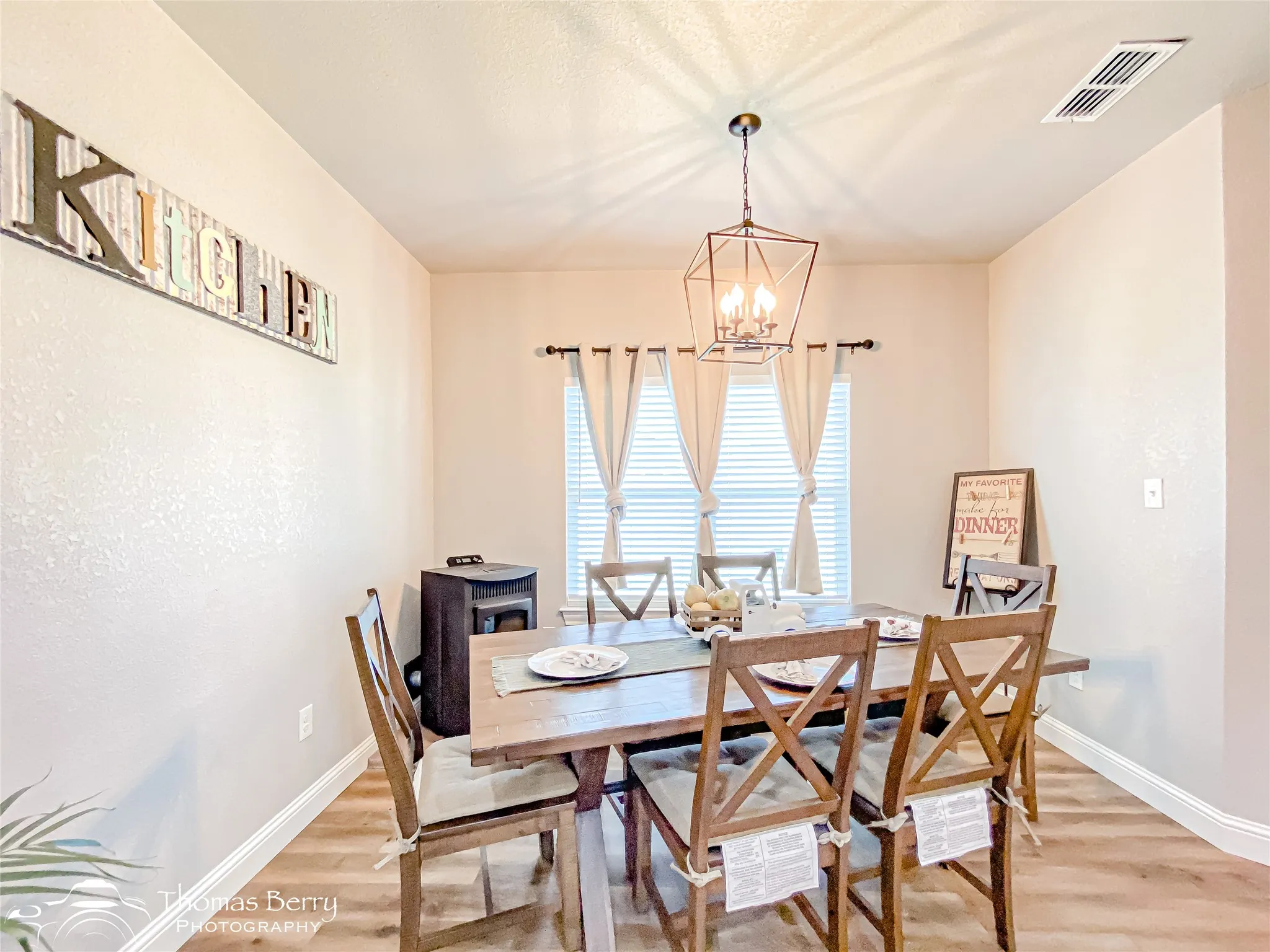 Single Family Residence For Sale in Taylor County , 225 Moon Beam Path, Abilene, Texas 79602, 3 Bedroom, 2 Bathroom, 2 Garage spaces, 1,608 Sqft, built in 2022, mls#21404311, Real Estate Agent in Abilene, Homes For Sale in Taylor county, Homes For Sale in Abilene, Realtor in Abilene Texas, Real Estate Brokerage Independent Realty Texas, Luminita Cordes Realtor