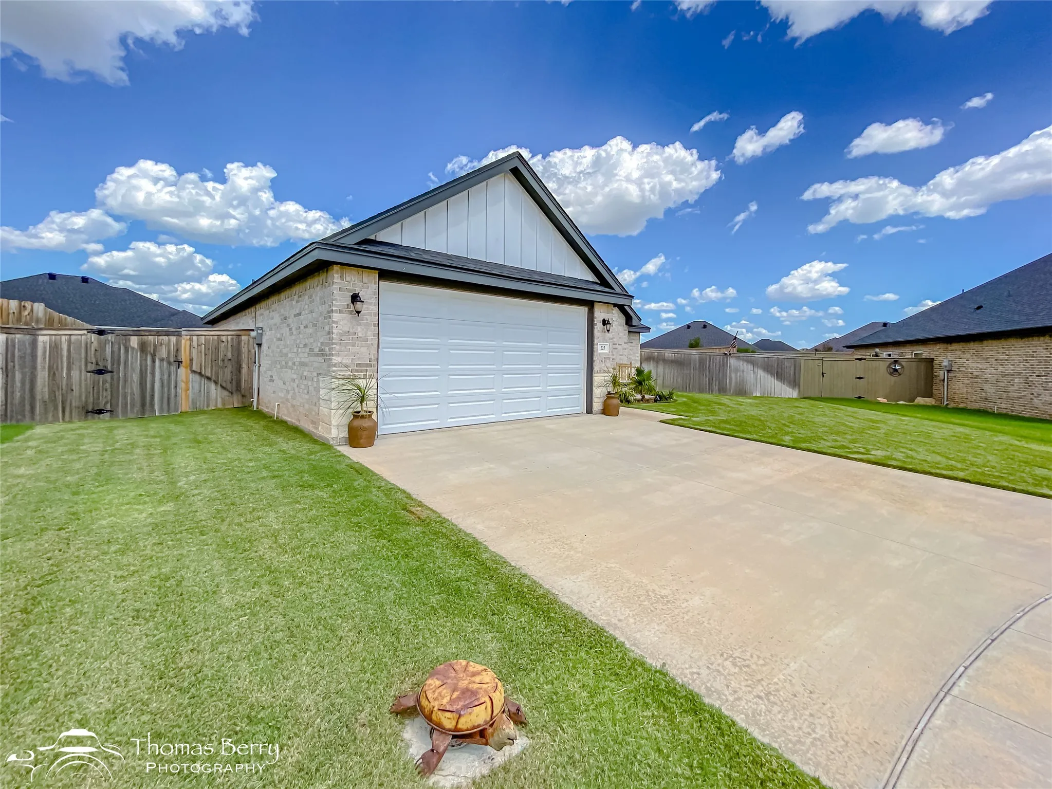 Single Family Residence For Sale in Taylor County , 225 Moon Beam Path, Abilene, Texas 79602, 3 Bedroom, 2 Bathroom, 2 Garage spaces, 1,608 Sqft, built in 2022, mls#21404311, Real Estate Agent in Abilene, Homes For Sale in Taylor county, Homes For Sale in Abilene, Realtor in Abilene Texas, Real Estate Brokerage Independent Realty Texas, Luminita Cordes Realtor