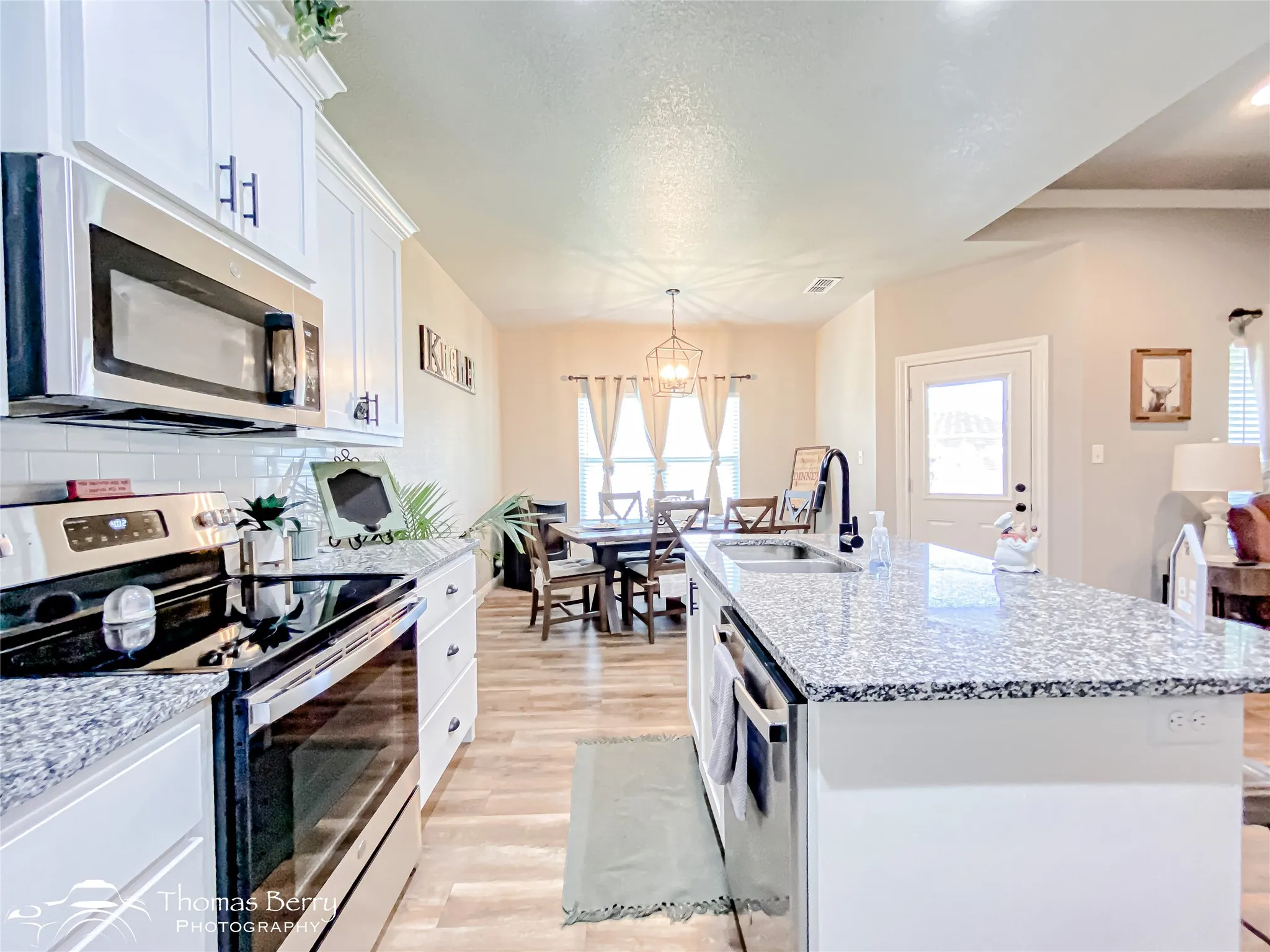 Single Family Residence For Sale in Taylor County , 225 Moon Beam Path, Abilene, Texas 79602, 3 Bedroom, 2 Bathroom, 2 Garage spaces, 1,608 Sqft, built in 2022, mls#21404311, Real Estate Agent in Abilene, Homes For Sale in Taylor county, Homes For Sale in Abilene, Realtor in Abilene Texas, Real Estate Brokerage Independent Realty Texas, Luminita Cordes Realtor