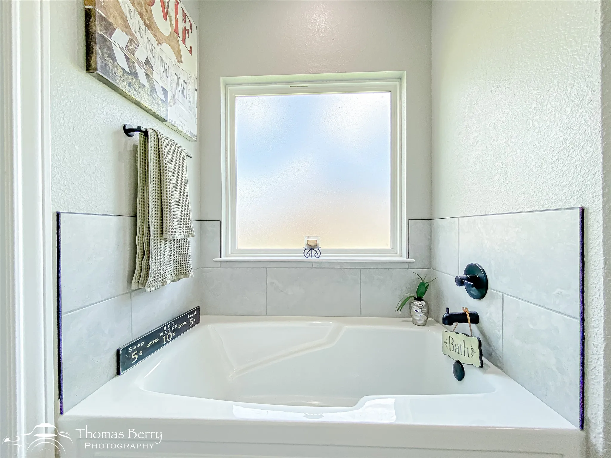 Single Family Residence For Sale in Taylor County , 225 Moon Beam Path, Abilene, Texas 79602, 3 Bedroom, 2 Bathroom, 2 Garage spaces, 1,608 Sqft, built in 2022, mls#21404311, Real Estate Agent in Abilene, Homes For Sale in Taylor county, Homes For Sale in Abilene, Realtor in Abilene Texas, Real Estate Brokerage Independent Realty Texas, Luminita Cordes Realtor
