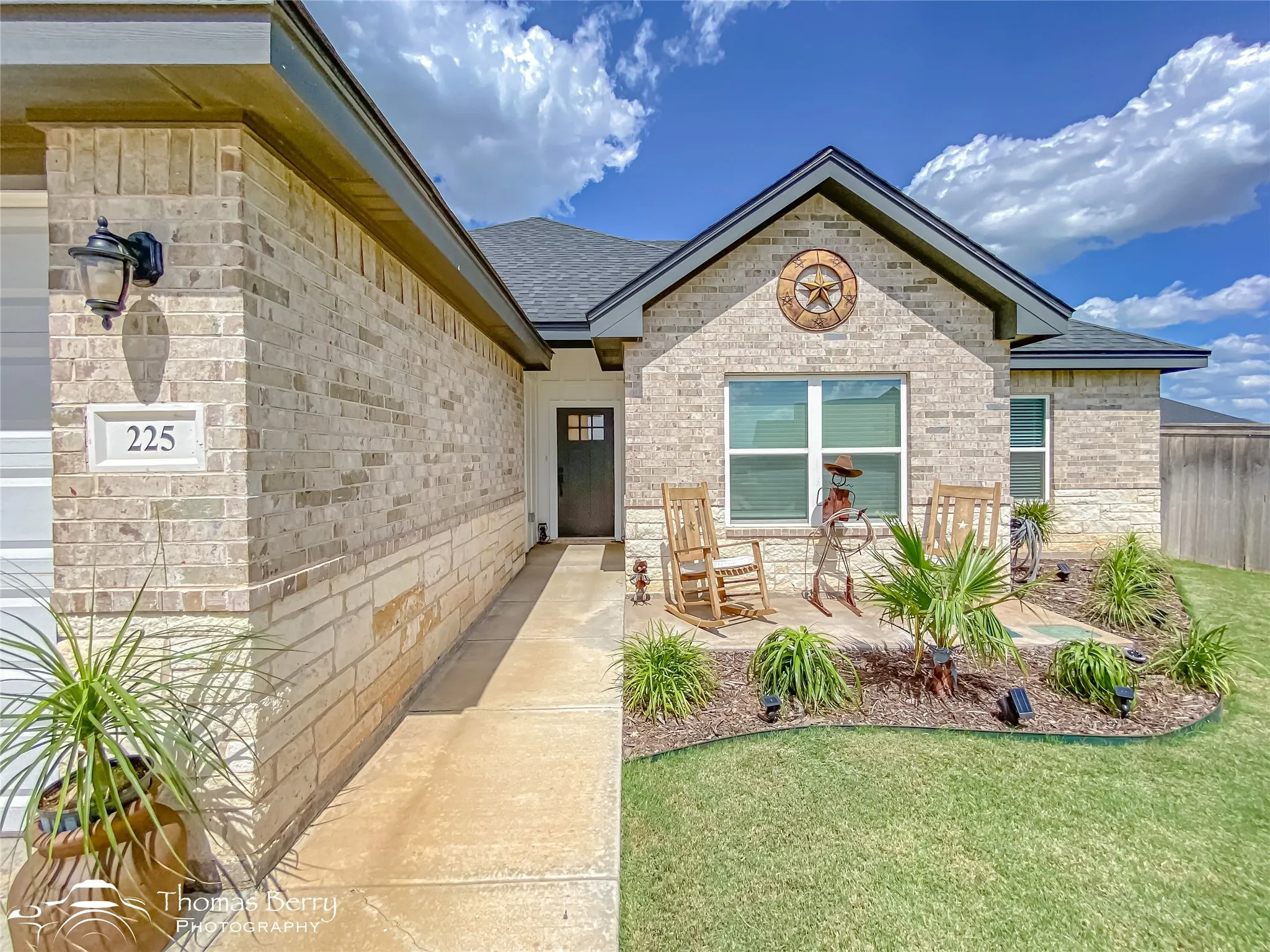 Single Family Residence For Sale in Taylor County , 225 Moon Beam Path, Abilene, Texas 79602, 3 Bedroom, 2 Bathroom, 2 Garage spaces, 1,608 Sqft, built in 2022, mls#21404311, Real Estate Agent in Abilene, Homes For Sale in Taylor county, Homes For Sale in Abilene, Realtor in Abilene Texas, Real Estate Brokerage Independent Realty Texas, Luminita Cordes Realtor