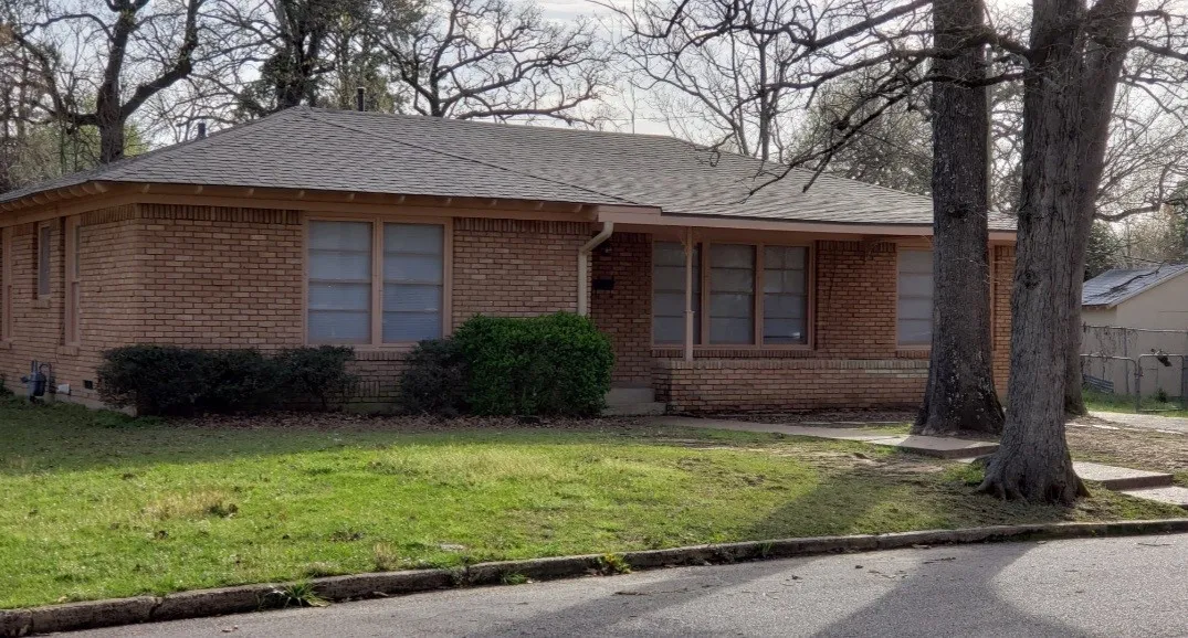 Single Family Residence For Rent in Lamar County , 1900 Harrison Avenue, Paris, Texas 75460, 2 Bedroom, 2 Bathroom, 1 Garage spaces, 1,408 Sqft, built in 1970, mls#21404328, Real Estate Agent in Paris, Homes For Rent in Lamar county, Homes For Rent in Paris, Realtor in Paris Texas, Real Estate Brokerage Independent Realty Texas, Luminita Cordes Realtor
