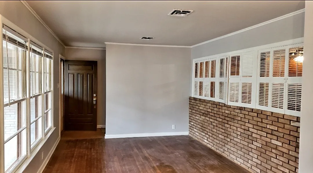 Single Family Residence For Rent in Lamar County , 1900 Harrison Avenue, Paris, Texas 75460, 2 Bedroom, 2 Bathroom, 1 Garage spaces, 1,408 Sqft, built in 1970, mls#21404328, Real Estate Agent in Paris, Homes For Rent in Lamar county, Homes For Rent in Paris, Realtor in Paris Texas, Real Estate Brokerage Independent Realty Texas, Luminita Cordes Realtor