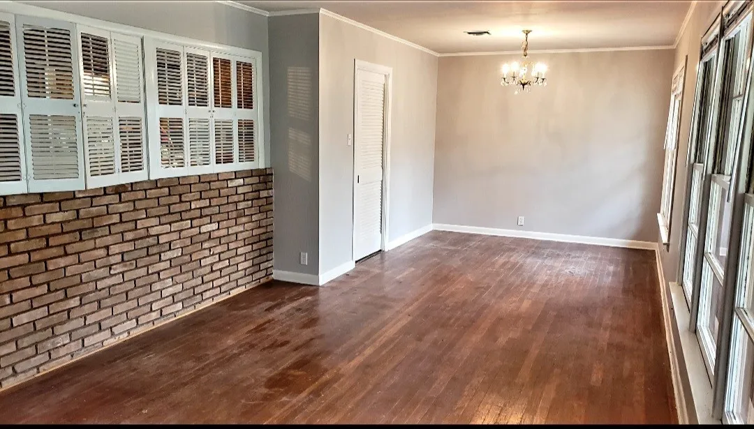 Single Family Residence For Rent in Lamar County , 1900 Harrison Avenue, Paris, Texas 75460, 2 Bedroom, 2 Bathroom, 1 Garage spaces, 1,408 Sqft, built in 1970, mls#21404328, Real Estate Agent in Paris, Homes For Rent in Lamar county, Homes For Rent in Paris, Realtor in Paris Texas, Real Estate Brokerage Independent Realty Texas, Luminita Cordes Realtor