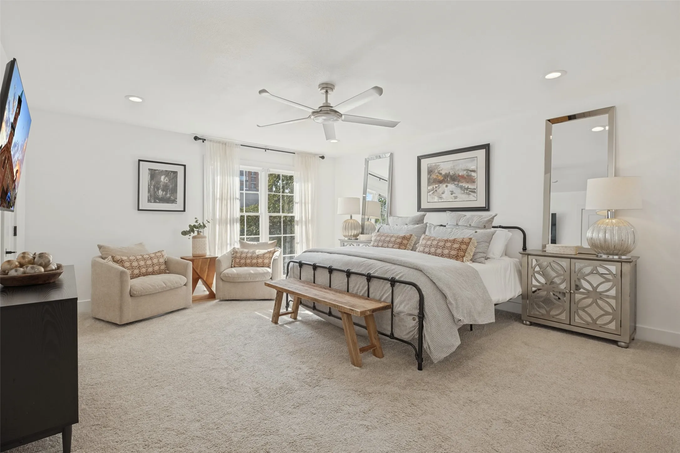 Townhouse For Sale in Dallas County , 3501 Dickason Avenue B, Dallas, Texas 75219, 2 Bedroom, 3 Bathroom, 2 Garage spaces, 2,400 Sqft, built in 1981, mls#21404329, Real Estate Agent in Dallas, Homes For Sale in Dallas county, Homes For Sale in Dallas, Realtor in Dallas Texas, Real Estate Brokerage Independent Realty Texas, Luminita Cordes Realtor