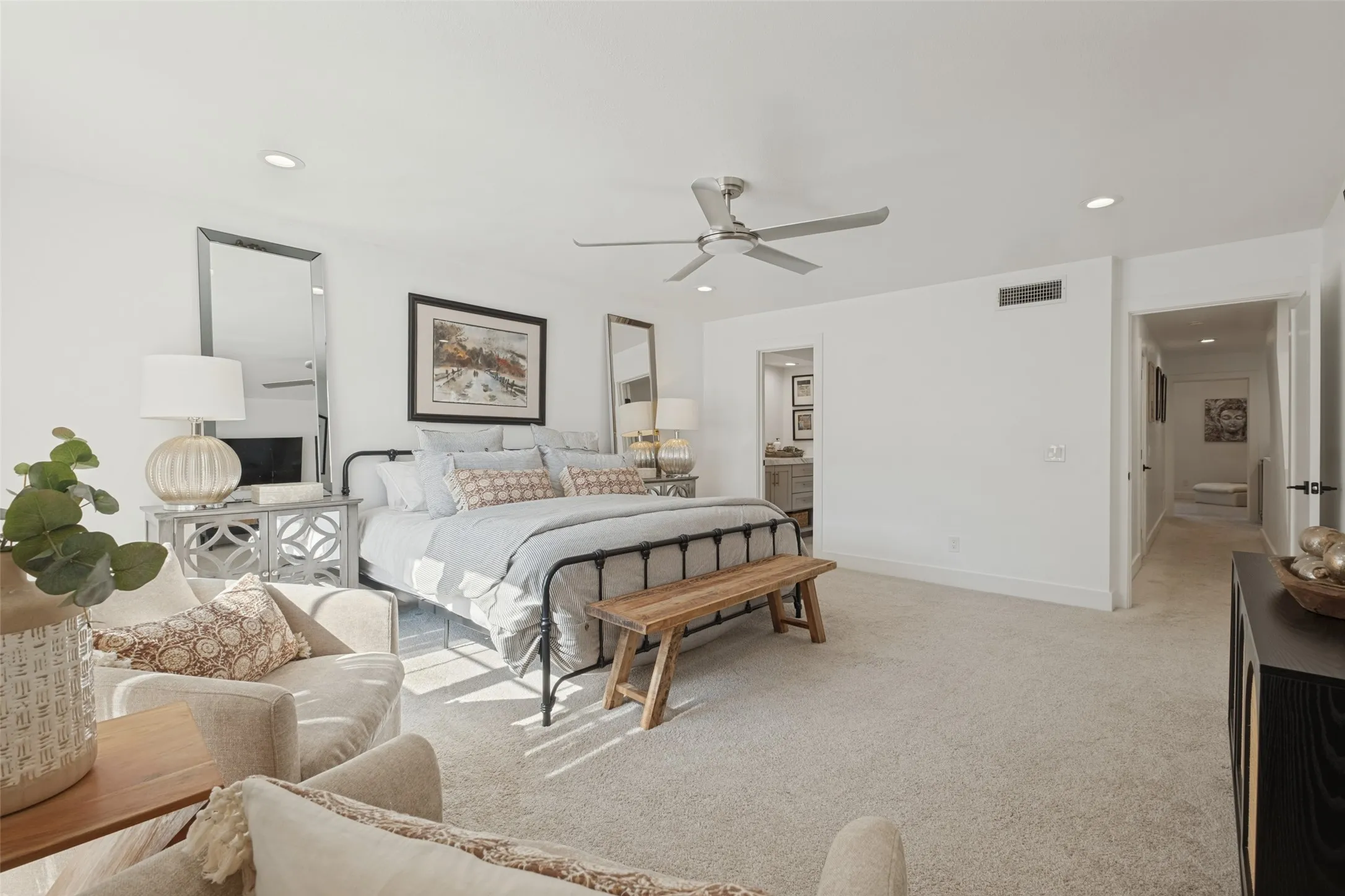 Townhouse For Sale in Dallas County , 3501 Dickason Avenue B, Dallas, Texas 75219, 2 Bedroom, 3 Bathroom, 2 Garage spaces, 2,400 Sqft, built in 1981, mls#21404329, Real Estate Agent in Dallas, Homes For Sale in Dallas county, Homes For Sale in Dallas, Realtor in Dallas Texas, Real Estate Brokerage Independent Realty Texas, Luminita Cordes Realtor