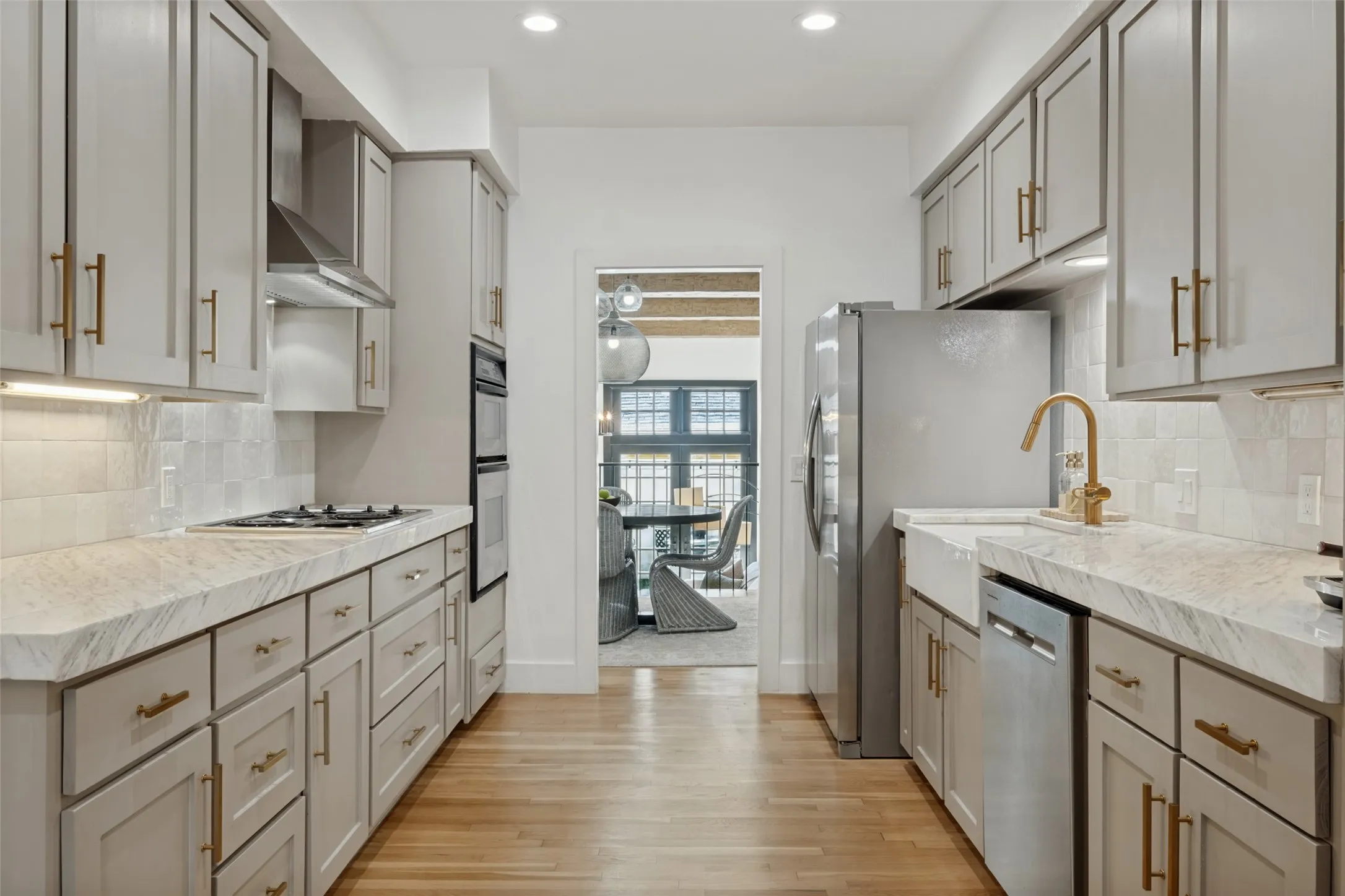 Townhouse For Sale in Dallas County , 3501 Dickason Avenue B, Dallas, Texas 75219, 2 Bedroom, 3 Bathroom, 2 Garage spaces, 2,400 Sqft, built in 1981, mls#21404329, Real Estate Agent in Dallas, Homes For Sale in Dallas county, Homes For Sale in Dallas, Realtor in Dallas Texas, Real Estate Brokerage Independent Realty Texas, Luminita Cordes Realtor