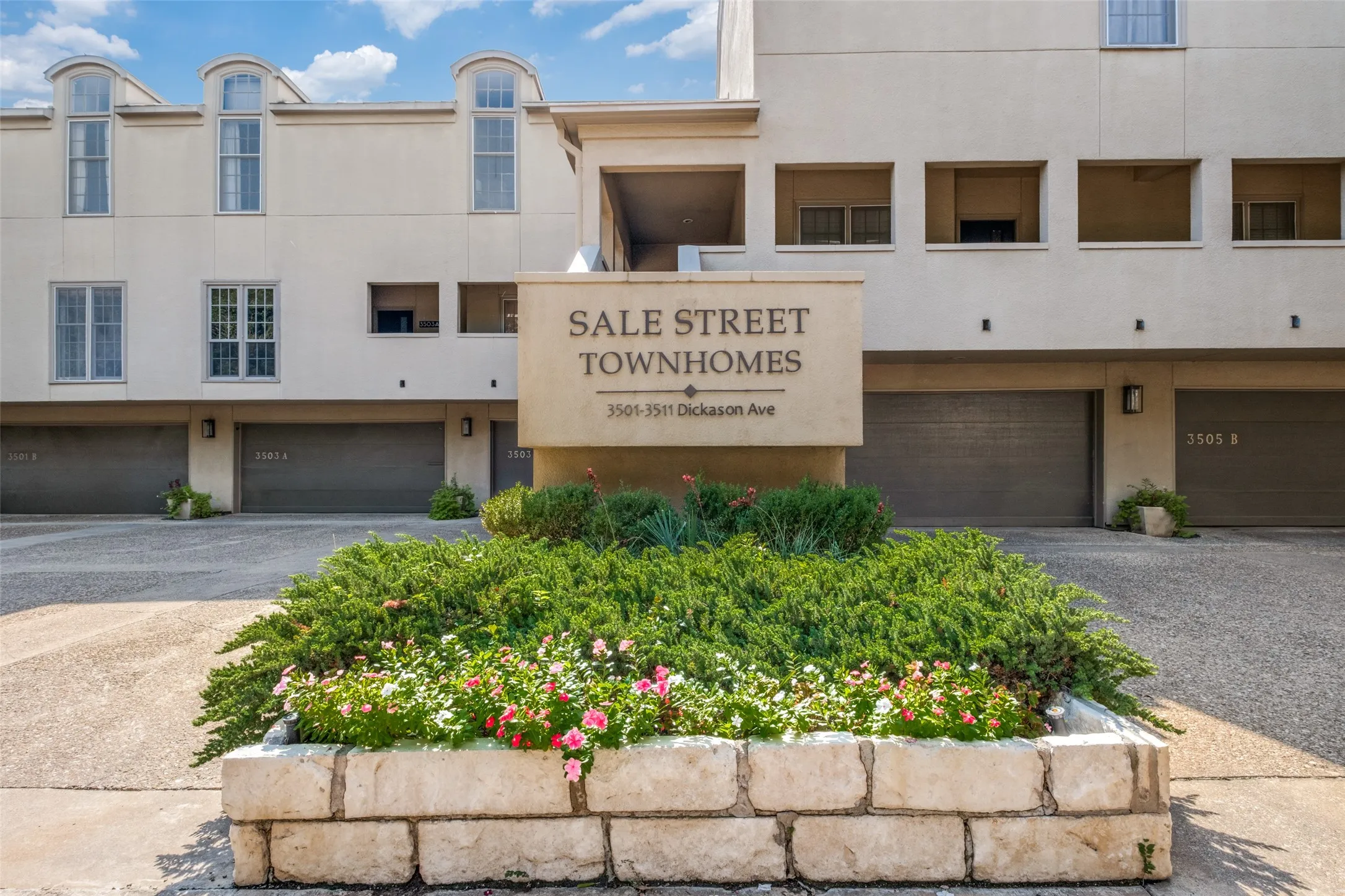 Townhouse For Sale in Dallas County , 3501 Dickason Avenue B, Dallas, Texas 75219, 2 Bedroom, 3 Bathroom, 2 Garage spaces, 2,400 Sqft, built in 1981, mls#21404329, Real Estate Agent in Dallas, Homes For Sale in Dallas county, Homes For Sale in Dallas, Realtor in Dallas Texas, Real Estate Brokerage Independent Realty Texas, Luminita Cordes Realtor