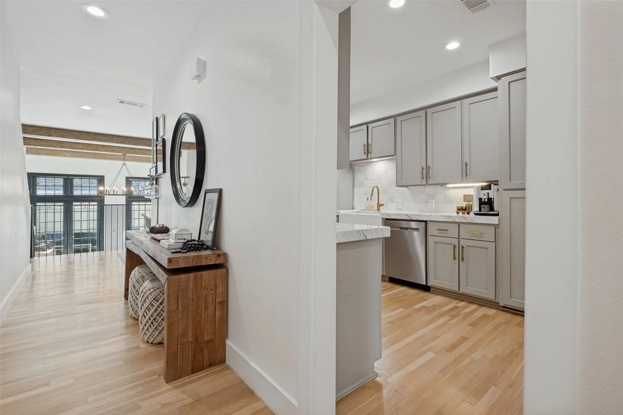 Townhouse For Sale in Dallas County , 3501 Dickason Avenue B, Dallas, Texas 75219, 2 Bedroom, 3 Bathroom, 2 Garage spaces, 2,400 Sqft, built in 1981, mls#21404329, Real Estate Agent in Dallas, Homes For Sale in Dallas county, Homes For Sale in Dallas, Realtor in Dallas Texas, Real Estate Brokerage Independent Realty Texas, Luminita Cordes Realtor