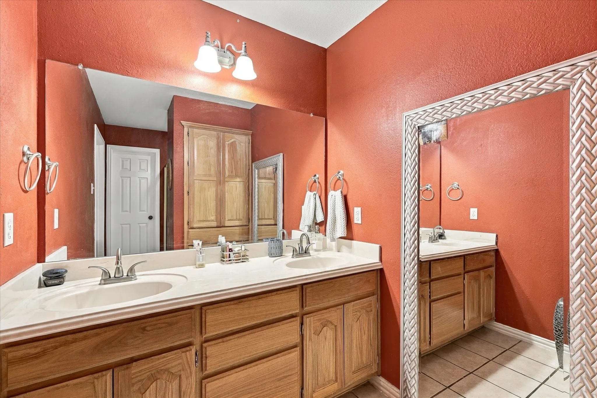 Single Family Residence For Sale in Ellis County , 1635 Alexis Street, Midlothian, Texas 76065, 3 Bedroom, 2 Bathroom, 2 Garage spaces, 1,542 Sqft, built in 1997, mls#21404334, Real Estate Agent in Midlothian, Homes For Sale in Ellis county, Homes For Sale in Midlothian, Realtor in Midlothian Texas, Real Estate Brokerage Independent Realty Texas, Luminita Cordes Realtor