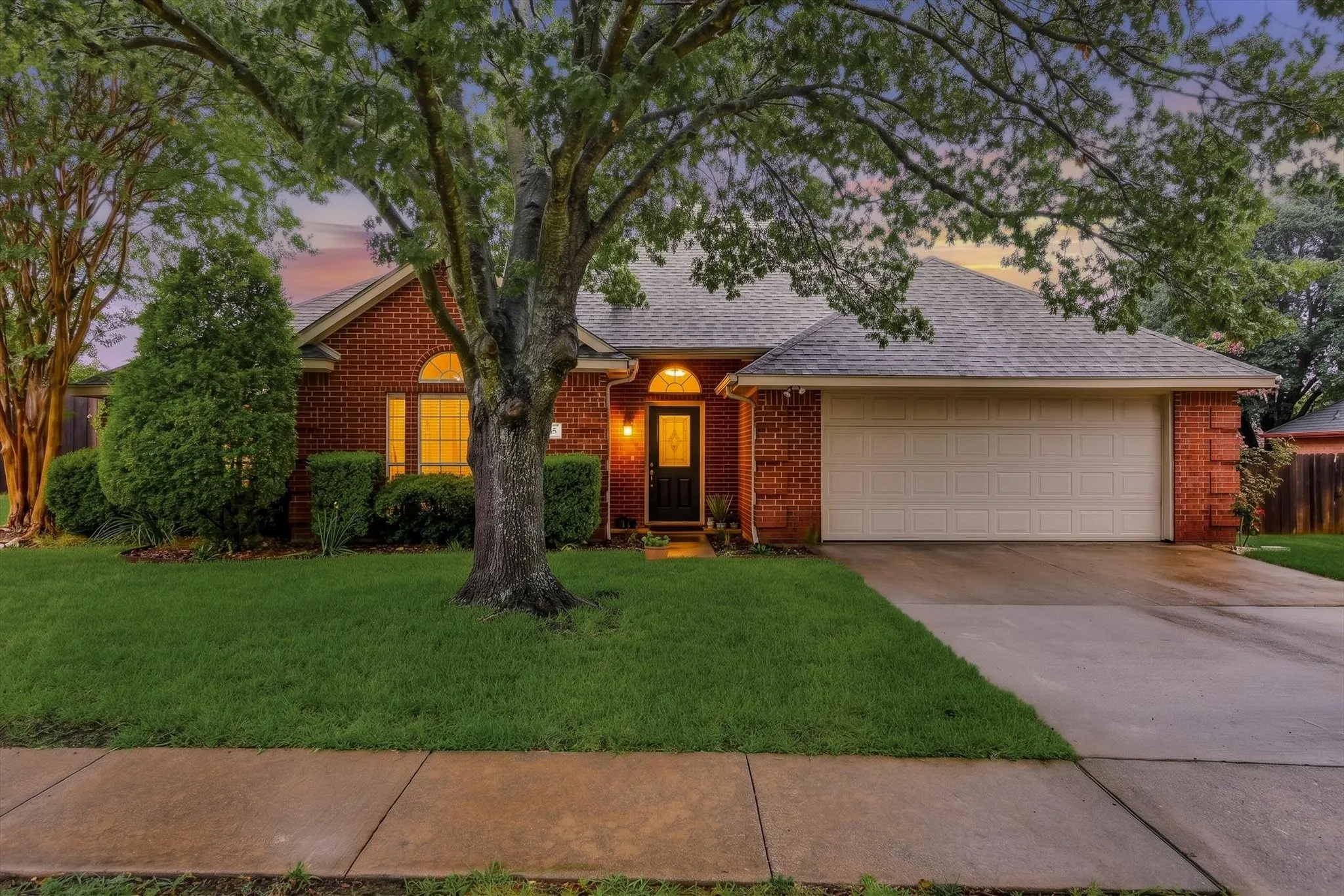Single Family Residence For Sale in Ellis County , 1635 Alexis Street, Midlothian, Texas 76065, 3 Bedroom, 2 Bathroom, 2 Garage spaces, 1,542 Sqft, built in 1997, mls#21404334, Real Estate Agent in Midlothian, Homes For Sale in Ellis county, Homes For Sale in Midlothian, Realtor in Midlothian Texas, Real Estate Brokerage Independent Realty Texas, Luminita Cordes Realtor