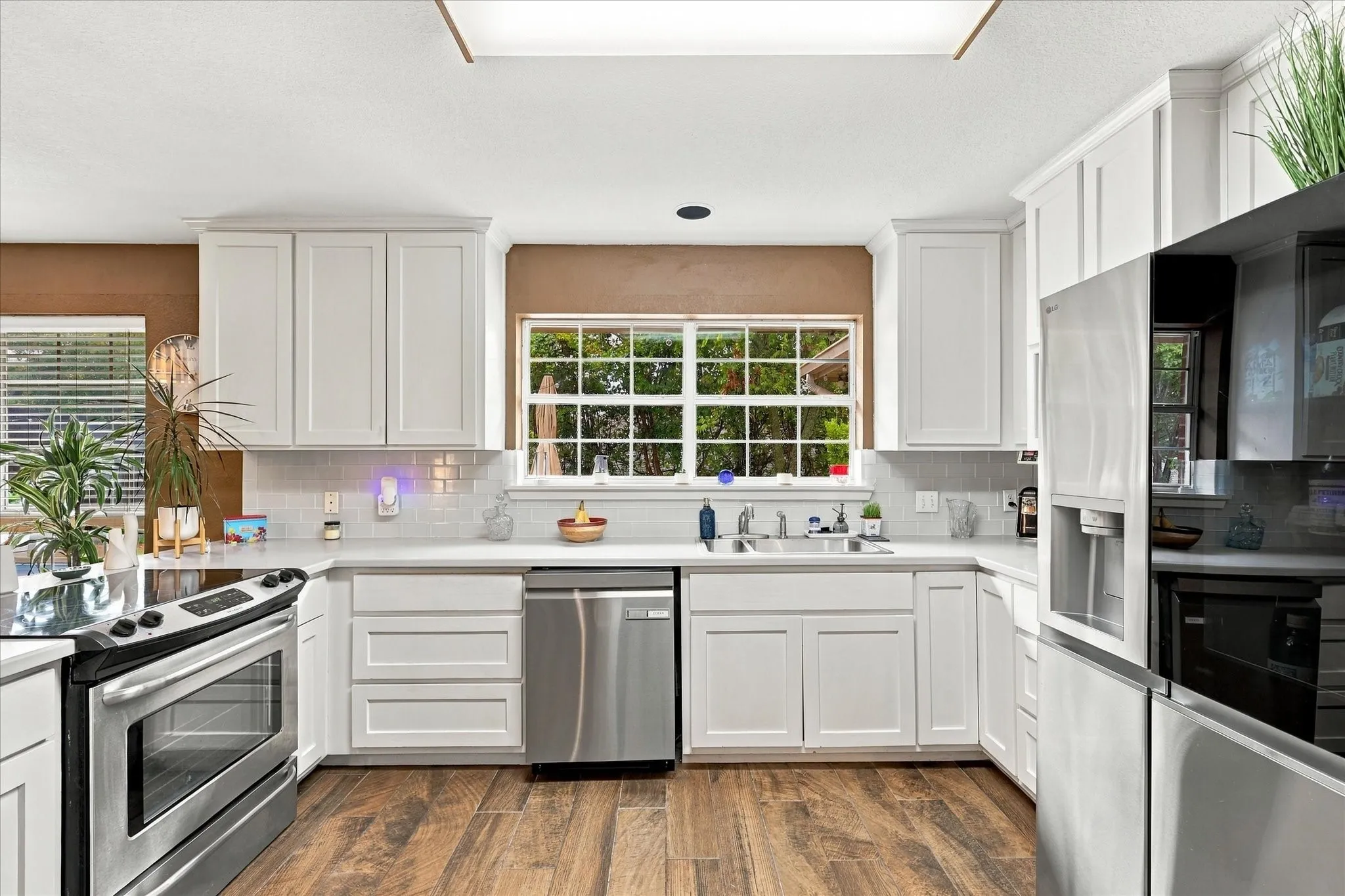 Single Family Residence For Sale in Ellis County , 1635 Alexis Street, Midlothian, Texas 76065, 3 Bedroom, 2 Bathroom, 2 Garage spaces, 1,542 Sqft, built in 1997, mls#21404334, Real Estate Agent in Midlothian, Homes For Sale in Ellis county, Homes For Sale in Midlothian, Realtor in Midlothian Texas, Real Estate Brokerage Independent Realty Texas, Luminita Cordes Realtor