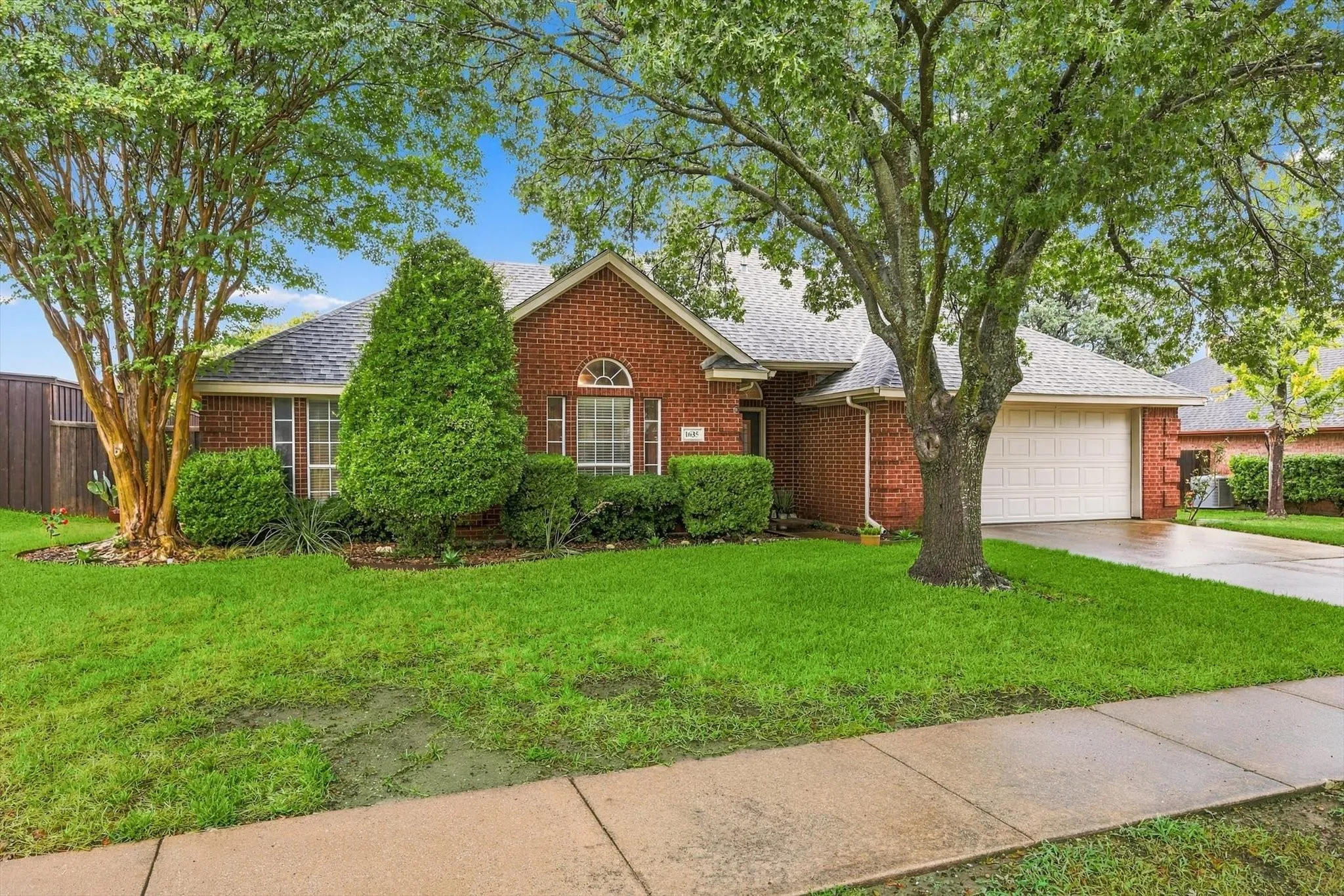 Single Family Residence For Sale in Ellis County , 1635 Alexis Street, Midlothian, Texas 76065, 3 Bedroom, 2 Bathroom, 2 Garage spaces, 1,542 Sqft, built in 1997, mls#21404334, Real Estate Agent in Midlothian, Homes For Sale in Ellis county, Homes For Sale in Midlothian, Realtor in Midlothian Texas, Real Estate Brokerage Independent Realty Texas, Luminita Cordes Realtor