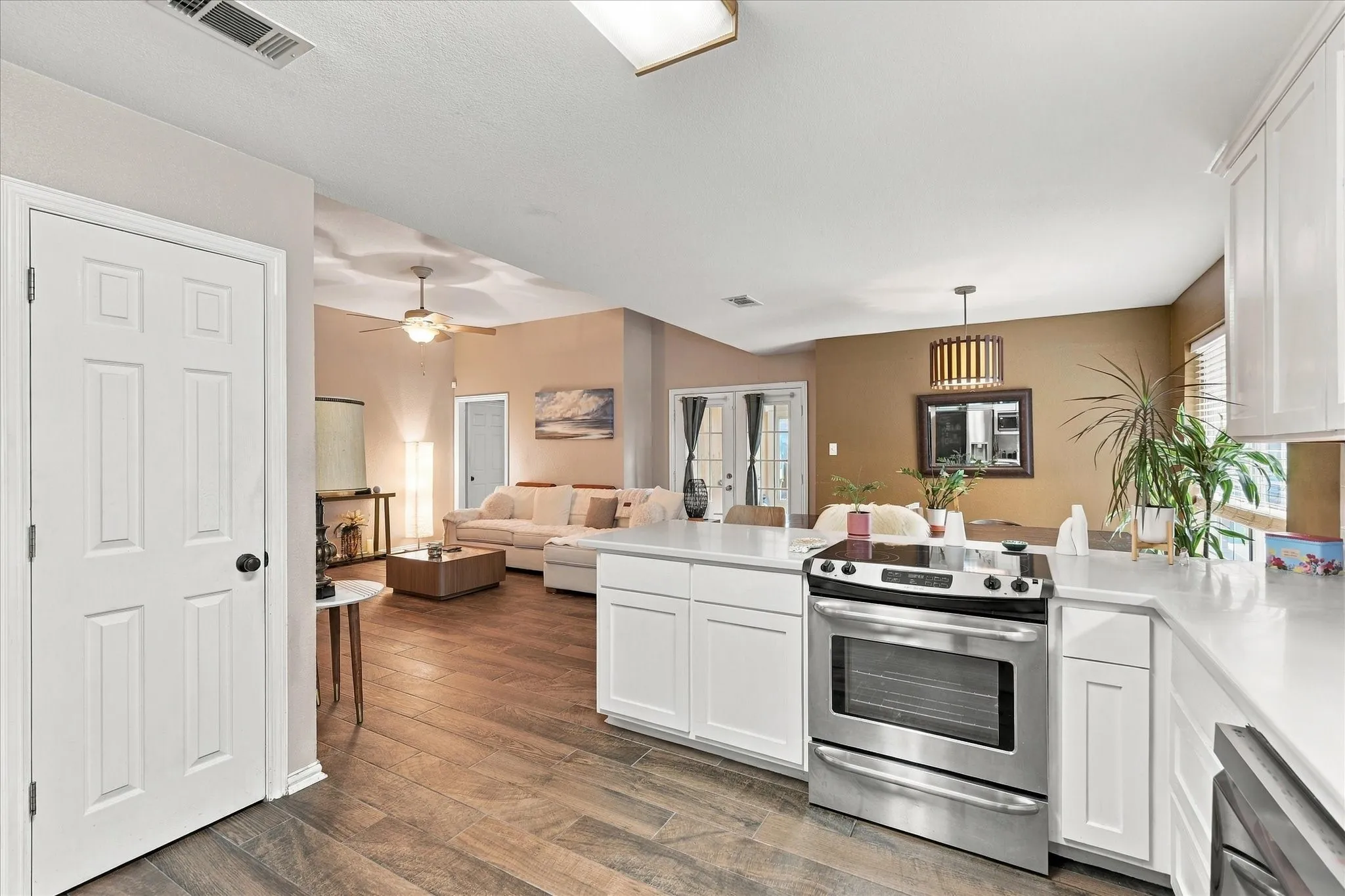 Single Family Residence For Sale in Ellis County , 1635 Alexis Street, Midlothian, Texas 76065, 3 Bedroom, 2 Bathroom, 2 Garage spaces, 1,542 Sqft, built in 1997, mls#21404334, Real Estate Agent in Midlothian, Homes For Sale in Ellis county, Homes For Sale in Midlothian, Realtor in Midlothian Texas, Real Estate Brokerage Independent Realty Texas, Luminita Cordes Realtor