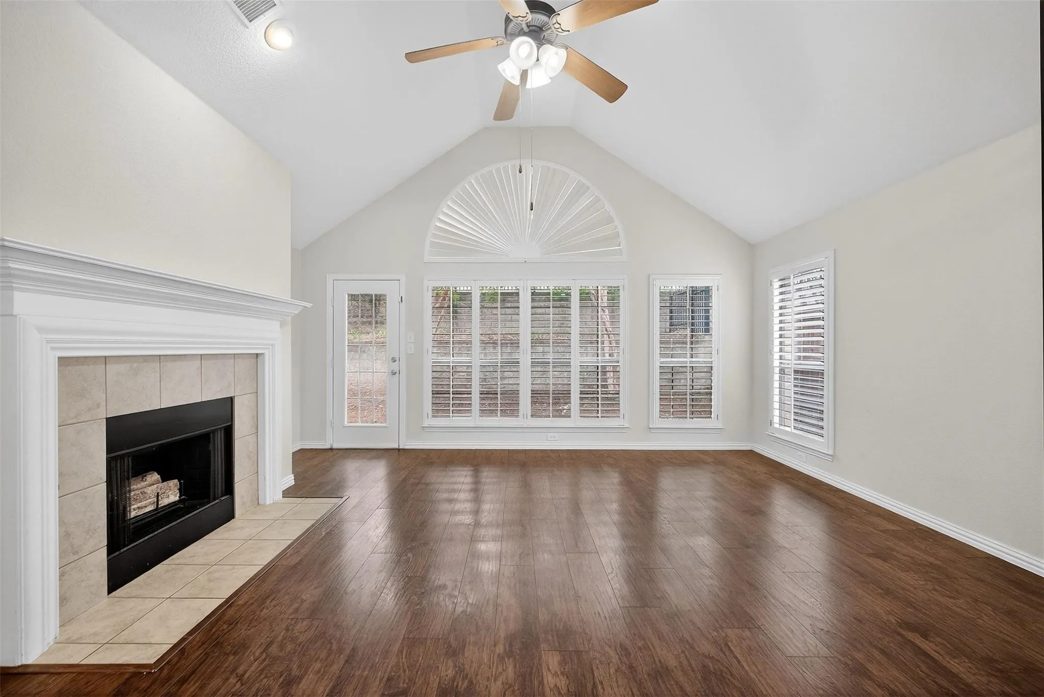 Single Family Residence For Rent in Collin County , 2408 Barranca Way, Mc Kinney, Texas 75069, 4 Bedroom, 3 Bathroom, 2 Garage spaces, 2,586 Sqft, built in 2006, mls#21402841, Real Estate Agent in Mc Kinney, Homes For Rent in Collin county, Homes For Rent in Mc Kinney, Realtor in Mc Kinney Texas, Real Estate Brokerage Independent Realty Texas, Luminita Cordes Realtor
