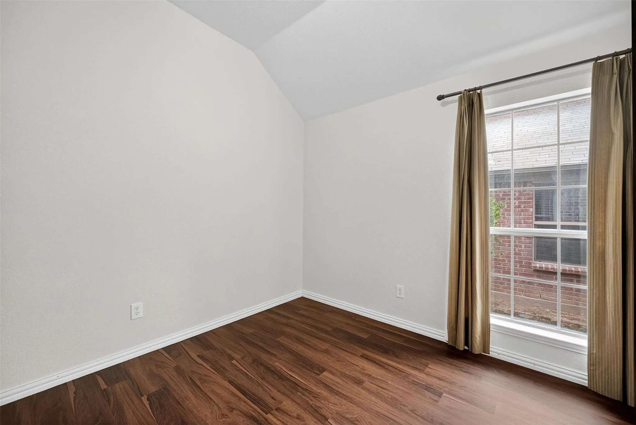 Single Family Residence For Rent in Collin County , 2408 Barranca Way, Mc Kinney, Texas 75069, 4 Bedroom, 3 Bathroom, 2 Garage spaces, 2,586 Sqft, built in 2006, mls#21402841, Real Estate Agent in Mc Kinney, Homes For Rent in Collin county, Homes For Rent in Mc Kinney, Realtor in Mc Kinney Texas, Real Estate Brokerage Independent Realty Texas, Luminita Cordes Realtor