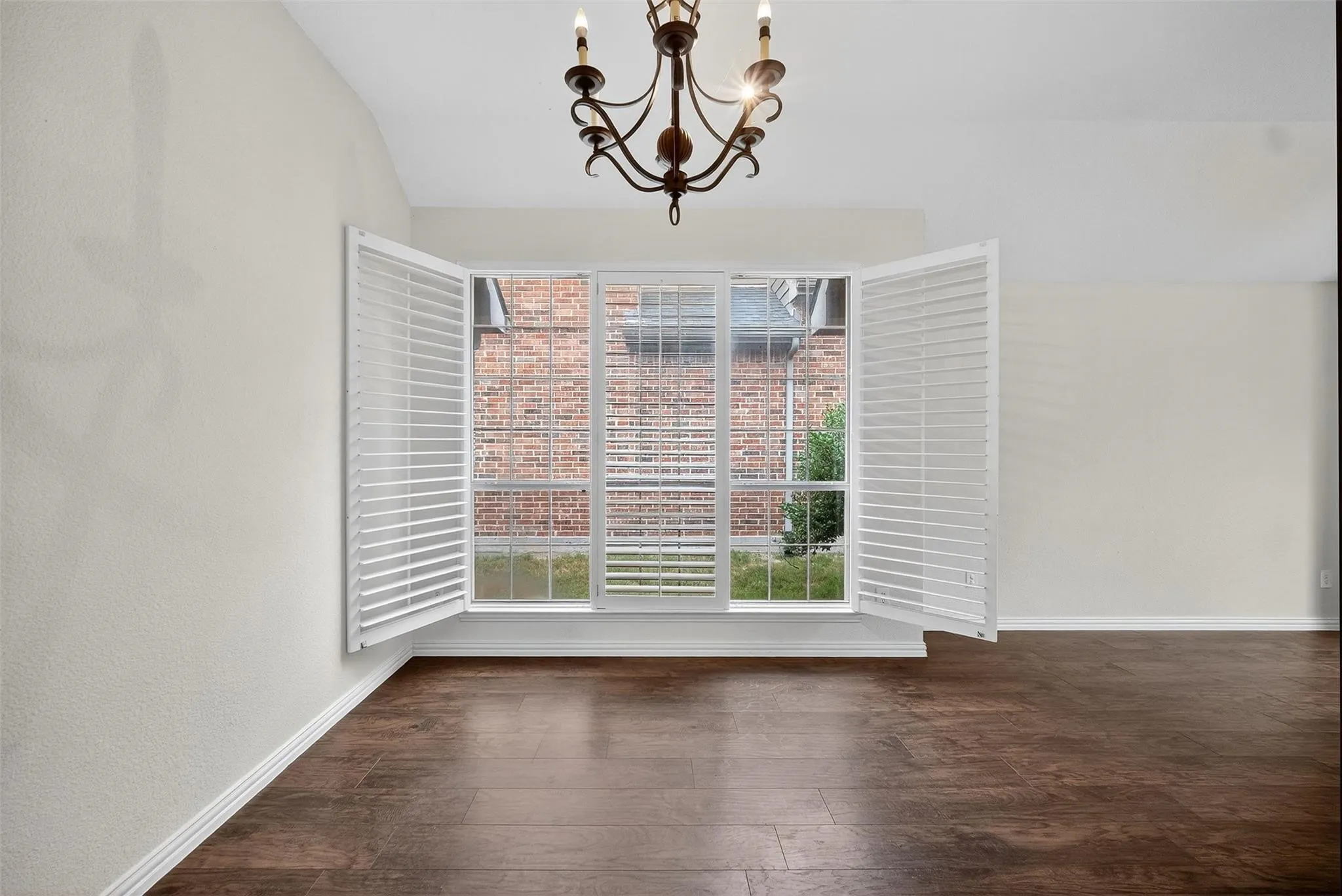 Single Family Residence For Rent in Collin County , 2408 Barranca Way, Mc Kinney, Texas 75069, 4 Bedroom, 3 Bathroom, 2 Garage spaces, 2,586 Sqft, built in 2006, mls#21402841, Real Estate Agent in Mc Kinney, Homes For Rent in Collin county, Homes For Rent in Mc Kinney, Realtor in Mc Kinney Texas, Real Estate Brokerage Independent Realty Texas, Luminita Cordes Realtor