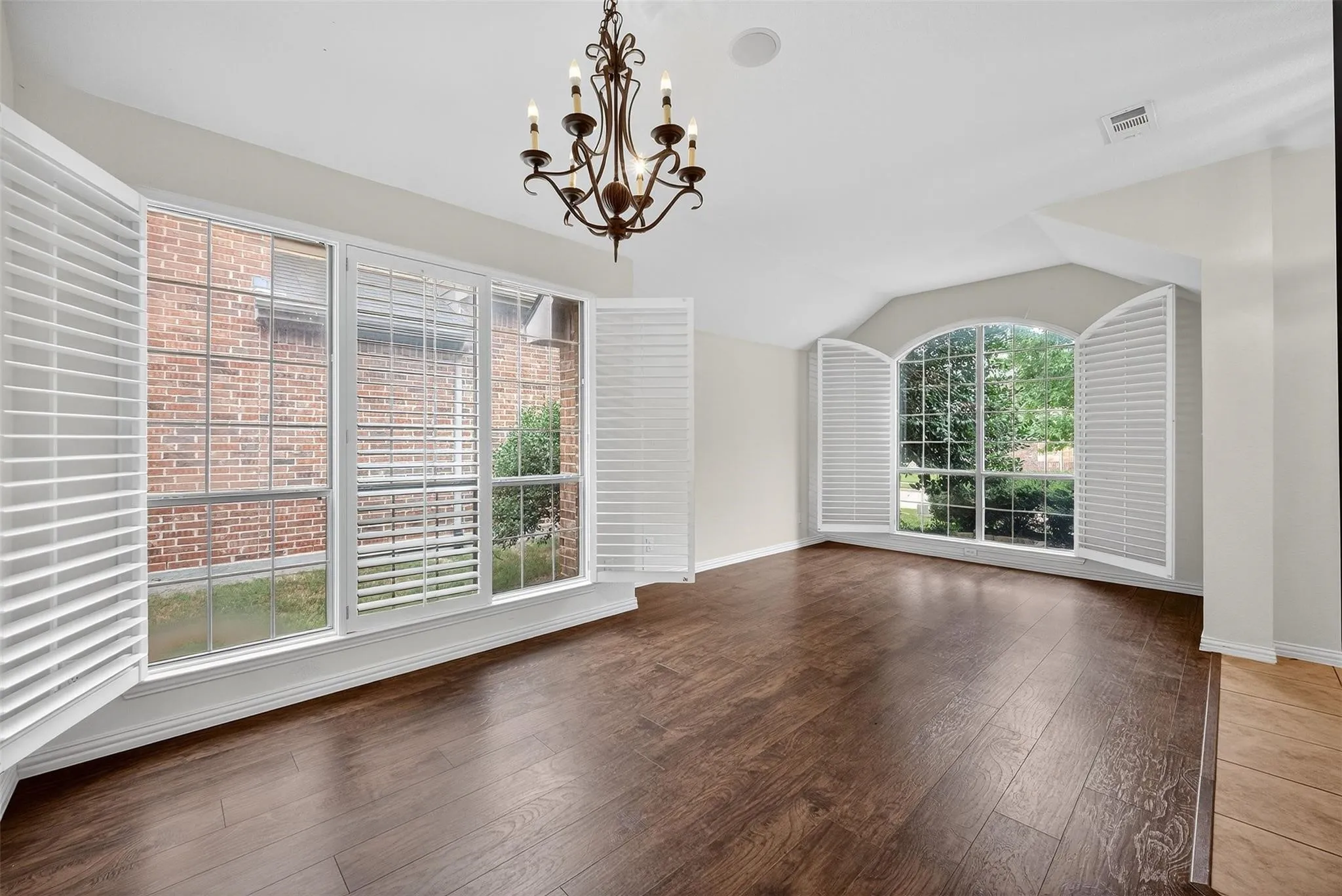 Single Family Residence For Rent in Collin County , 2408 Barranca Way, Mc Kinney, Texas 75069, 4 Bedroom, 3 Bathroom, 2 Garage spaces, 2,586 Sqft, built in 2006, mls#21402841, Real Estate Agent in Mc Kinney, Homes For Rent in Collin county, Homes For Rent in Mc Kinney, Realtor in Mc Kinney Texas, Real Estate Brokerage Independent Realty Texas, Luminita Cordes Realtor