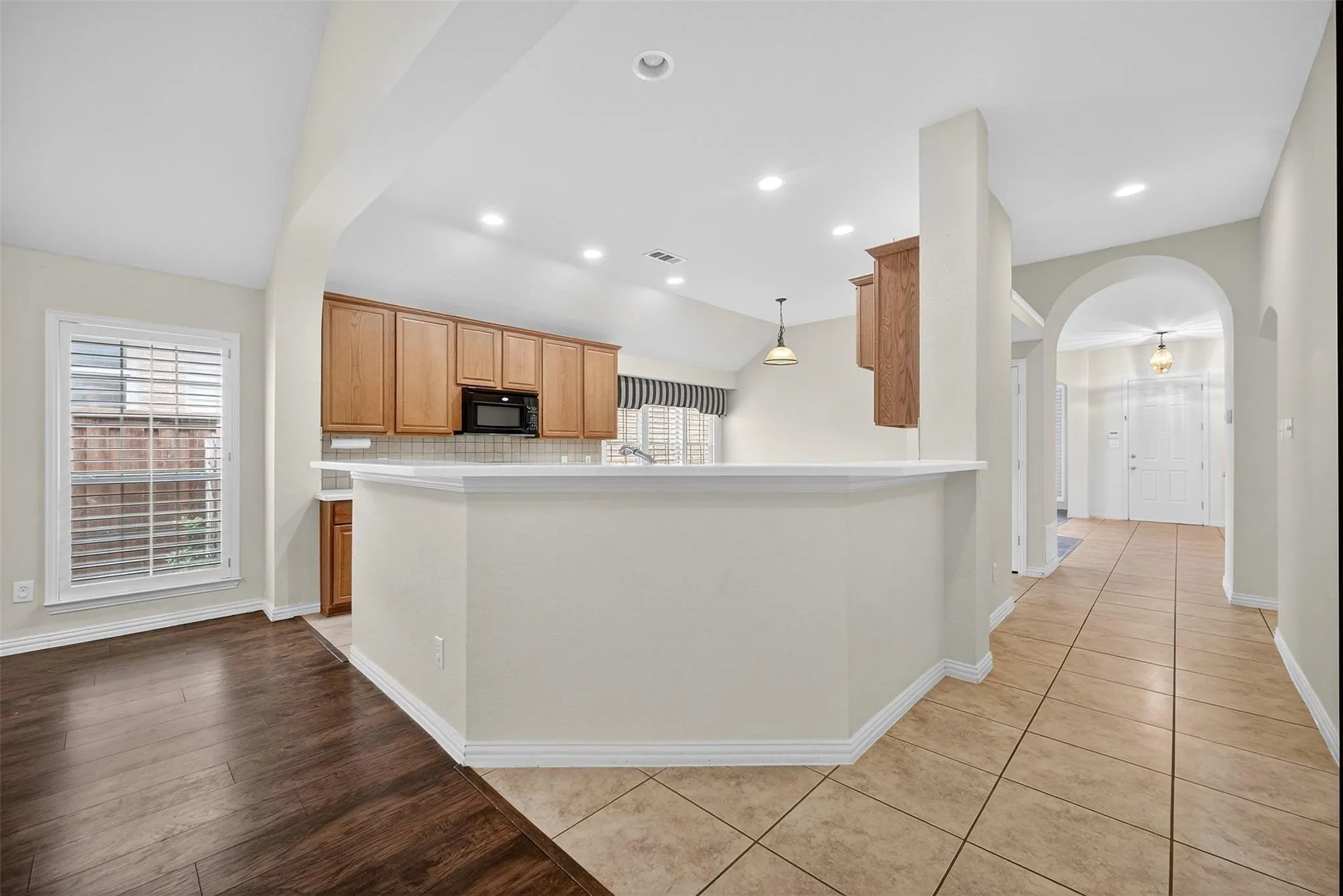 Single Family Residence For Rent in Collin County , 2408 Barranca Way, Mc Kinney, Texas 75069, 4 Bedroom, 3 Bathroom, 2 Garage spaces, 2,586 Sqft, built in 2006, mls#21402841, Real Estate Agent in Mc Kinney, Homes For Rent in Collin county, Homes For Rent in Mc Kinney, Realtor in Mc Kinney Texas, Real Estate Brokerage Independent Realty Texas, Luminita Cordes Realtor