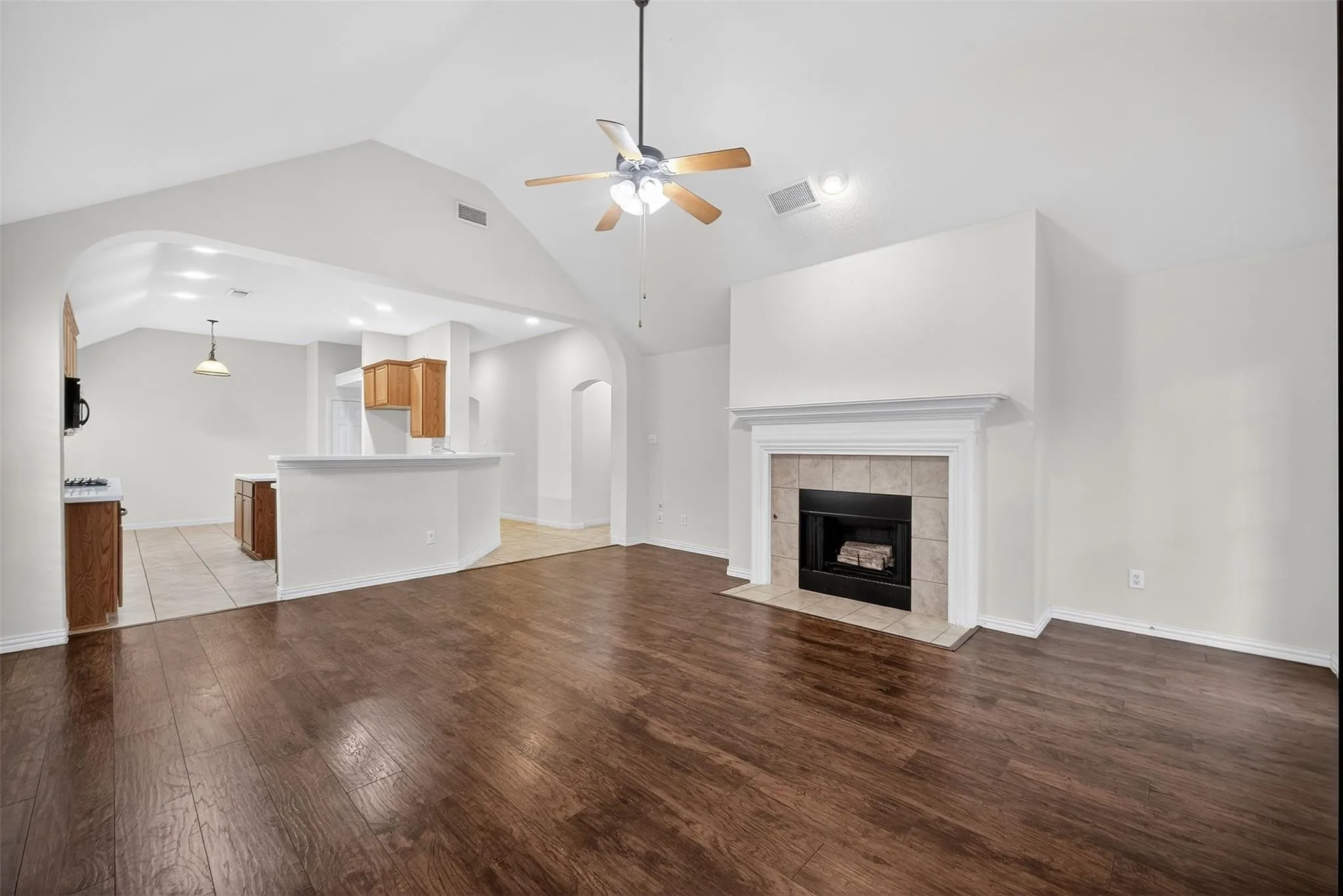 Single Family Residence For Rent in Collin County , 2408 Barranca Way, Mc Kinney, Texas 75069, 4 Bedroom, 3 Bathroom, 2 Garage spaces, 2,586 Sqft, built in 2006, mls#21402841, Real Estate Agent in Mc Kinney, Homes For Rent in Collin county, Homes For Rent in Mc Kinney, Realtor in Mc Kinney Texas, Real Estate Brokerage Independent Realty Texas, Luminita Cordes Realtor