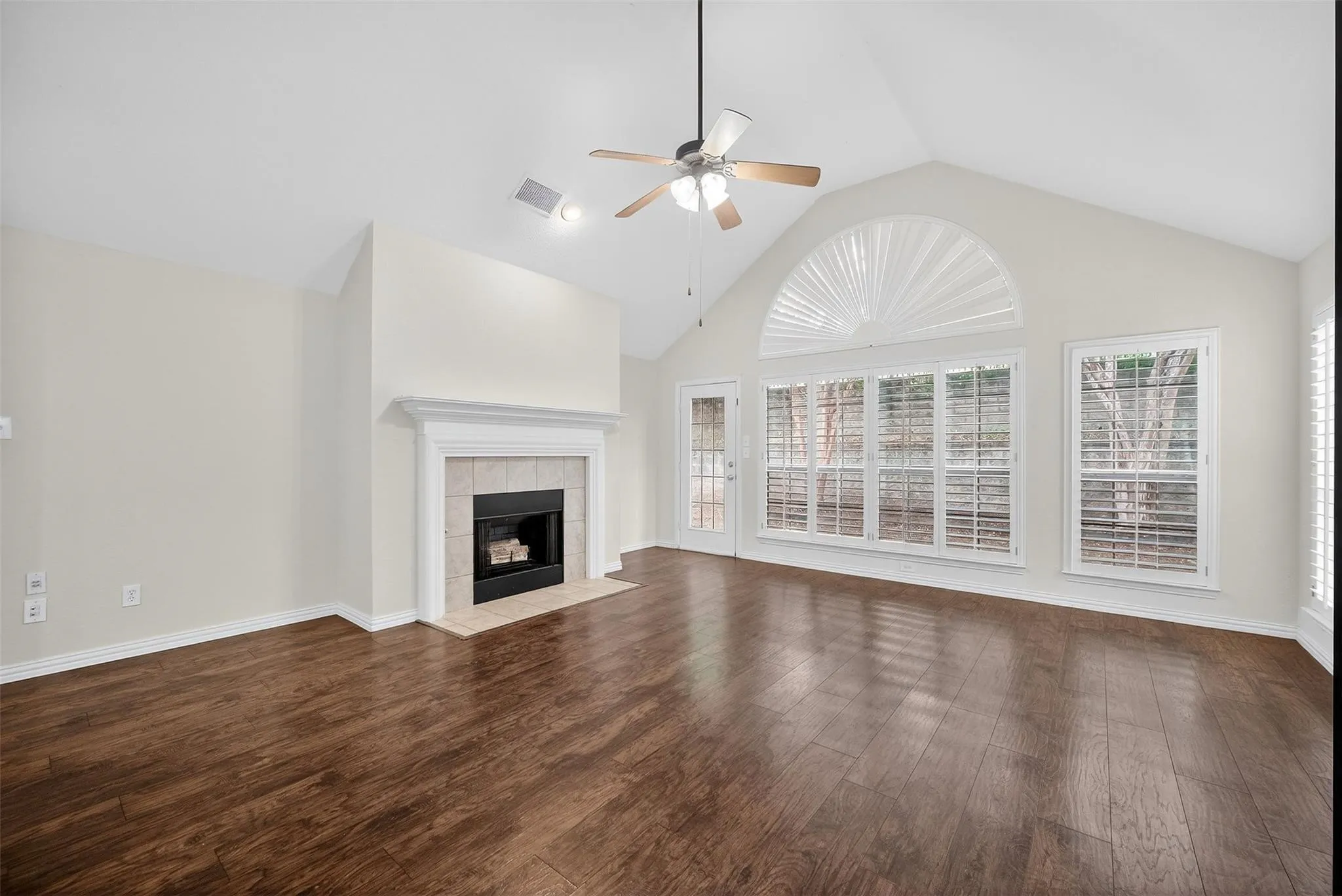 Single Family Residence For Rent in Collin County , 2408 Barranca Way, Mc Kinney, Texas 75069, 4 Bedroom, 3 Bathroom, 2 Garage spaces, 2,586 Sqft, built in 2006, mls#21402841, Real Estate Agent in Mc Kinney, Homes For Rent in Collin county, Homes For Rent in Mc Kinney, Realtor in Mc Kinney Texas, Real Estate Brokerage Independent Realty Texas, Luminita Cordes Realtor
