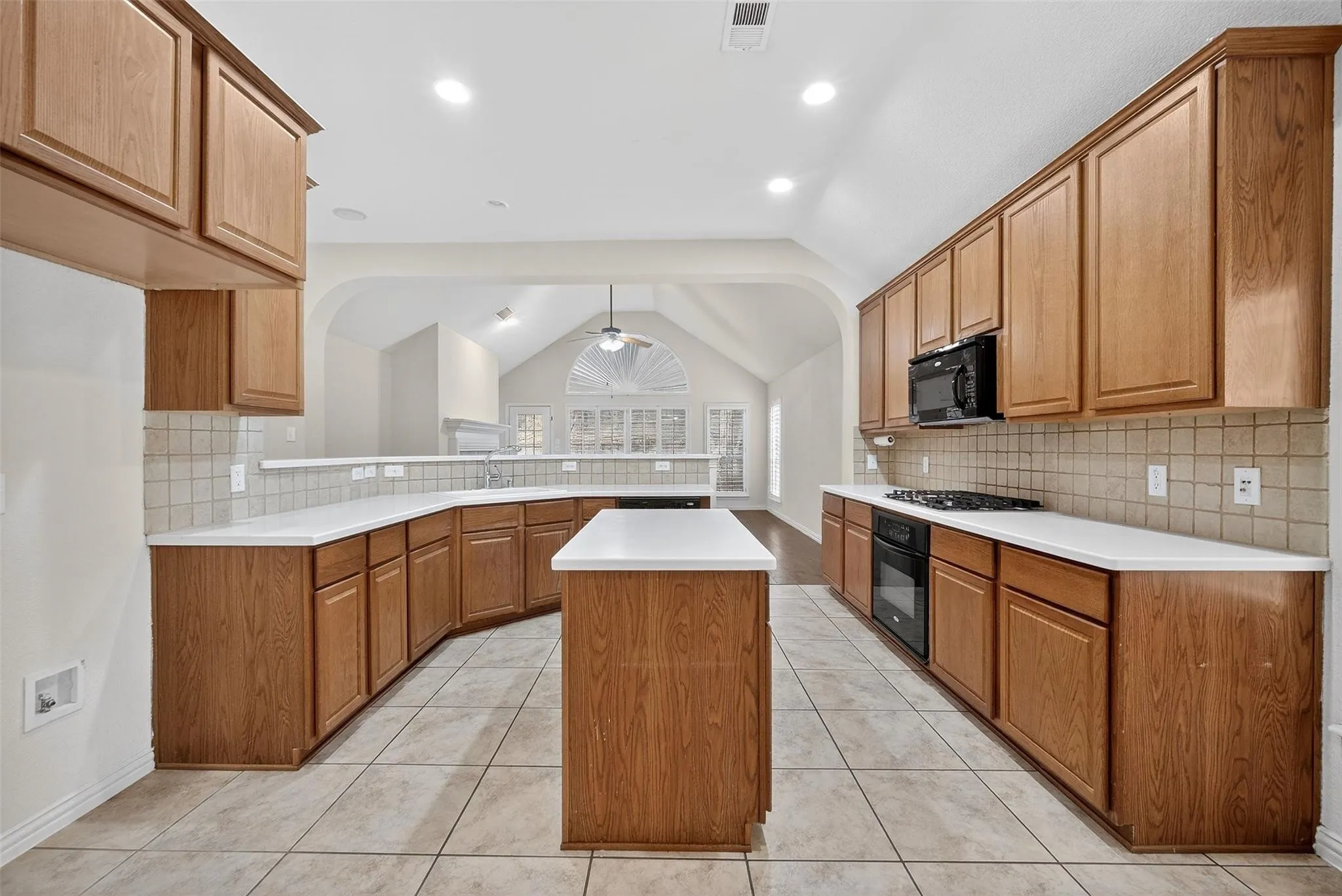Single Family Residence For Rent in Collin County , 2408 Barranca Way, Mc Kinney, Texas 75069, 4 Bedroom, 3 Bathroom, 2 Garage spaces, 2,586 Sqft, built in 2006, mls#21402841, Real Estate Agent in Mc Kinney, Homes For Rent in Collin county, Homes For Rent in Mc Kinney, Realtor in Mc Kinney Texas, Real Estate Brokerage Independent Realty Texas, Luminita Cordes Realtor
