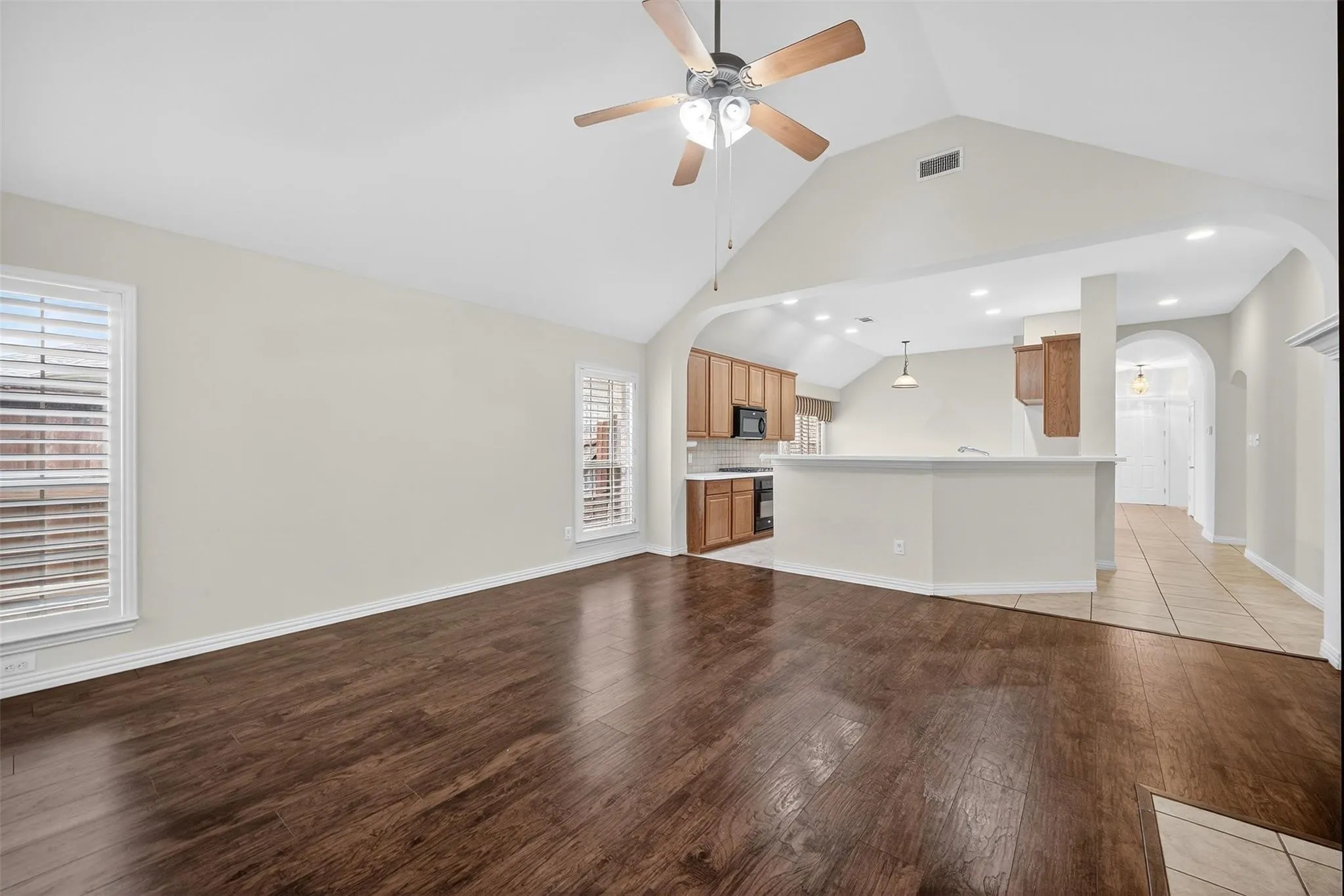 Single Family Residence For Rent in Collin County , 2408 Barranca Way, Mc Kinney, Texas 75069, 4 Bedroom, 3 Bathroom, 2 Garage spaces, 2,586 Sqft, built in 2006, mls#21402841, Real Estate Agent in Mc Kinney, Homes For Rent in Collin county, Homes For Rent in Mc Kinney, Realtor in Mc Kinney Texas, Real Estate Brokerage Independent Realty Texas, Luminita Cordes Realtor