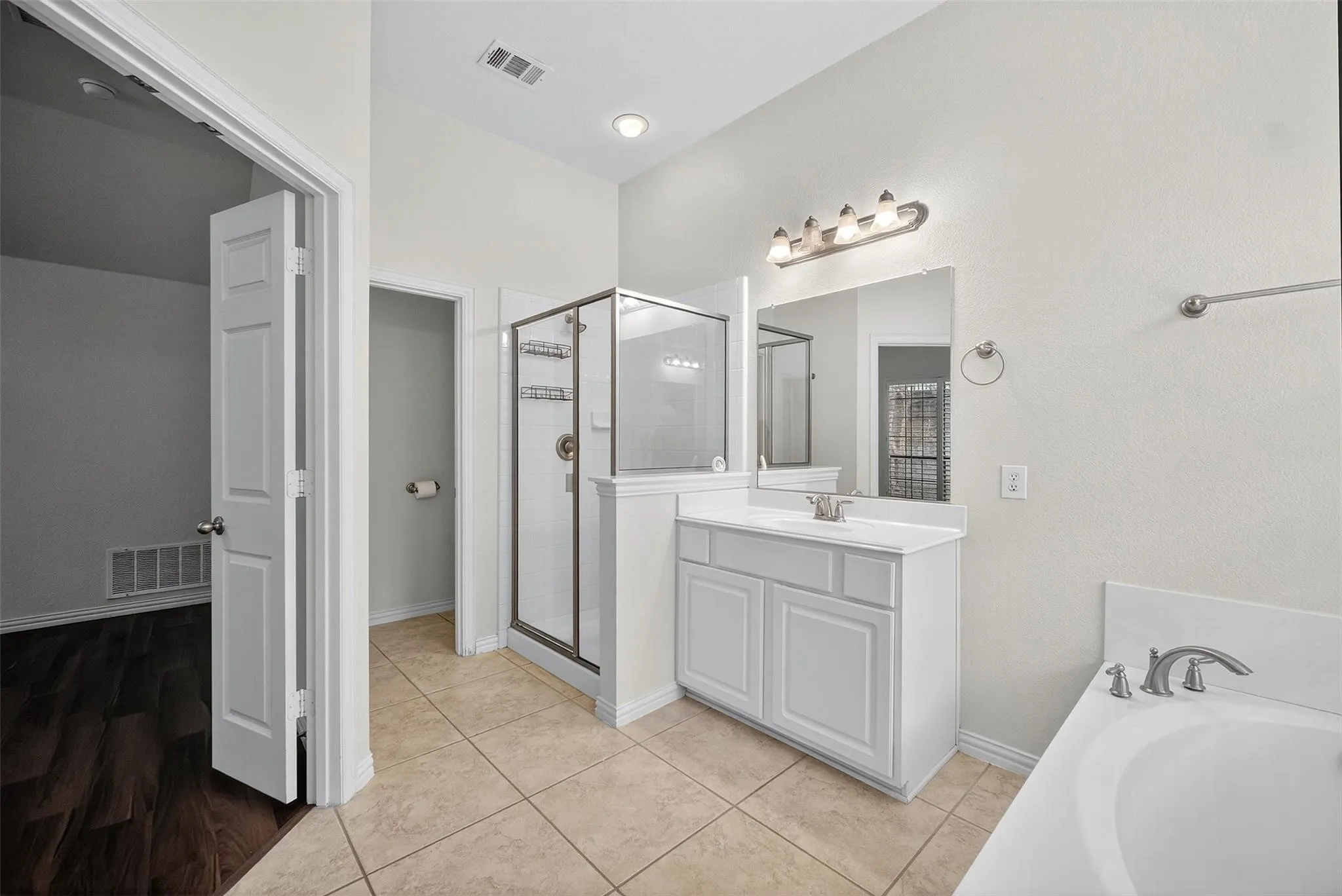 Single Family Residence For Rent in Collin County , 2408 Barranca Way, Mc Kinney, Texas 75069, 4 Bedroom, 3 Bathroom, 2 Garage spaces, 2,586 Sqft, built in 2006, mls#21402841, Real Estate Agent in Mc Kinney, Homes For Rent in Collin county, Homes For Rent in Mc Kinney, Realtor in Mc Kinney Texas, Real Estate Brokerage Independent Realty Texas, Luminita Cordes Realtor