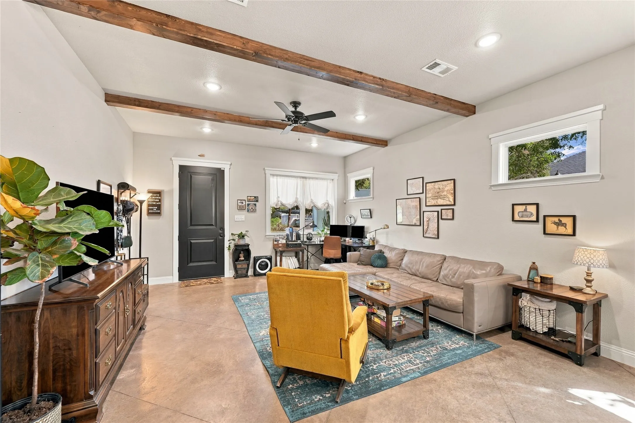 Single Family Residence For Sale in Ellis County , 218 Rousseau Street, Waxahachie, Texas 75165, 3 Bedroom, 2 Bathroom, 2 Garage spaces, 1,603 Sqft, built in 2020, mls#21404220, Real Estate Agent in Waxahachie, Homes For Sale in Ellis county, Homes For Sale in Waxahachie, Realtor in Waxahachie Texas, Real Estate Brokerage Independent Realty Texas, Luminita Cordes Realtor