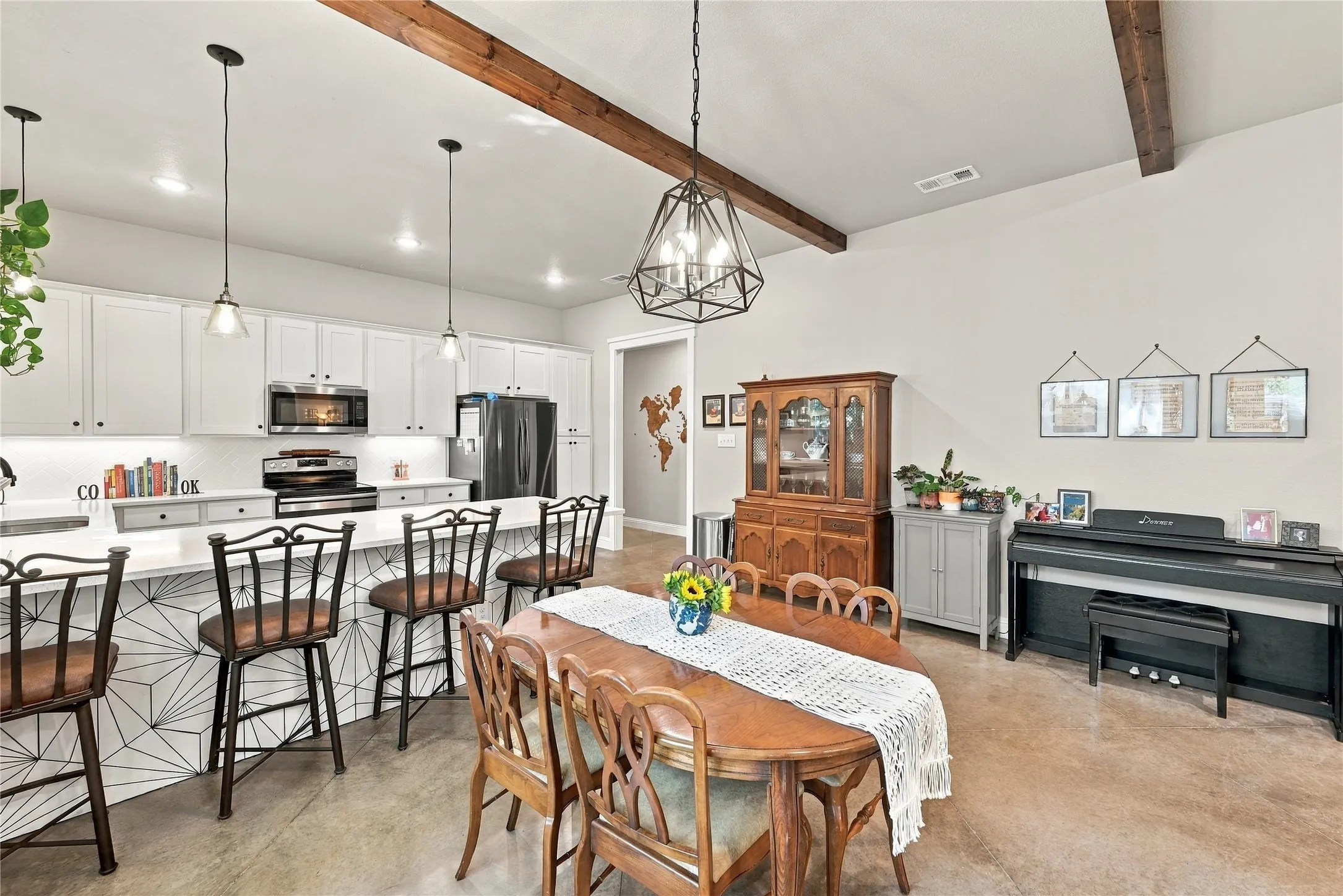 Single Family Residence For Sale in Ellis County , 218 Rousseau Street, Waxahachie, Texas 75165, 3 Bedroom, 2 Bathroom, 2 Garage spaces, 1,603 Sqft, built in 2020, mls#21404220, Real Estate Agent in Waxahachie, Homes For Sale in Ellis county, Homes For Sale in Waxahachie, Realtor in Waxahachie Texas, Real Estate Brokerage Independent Realty Texas, Luminita Cordes Realtor