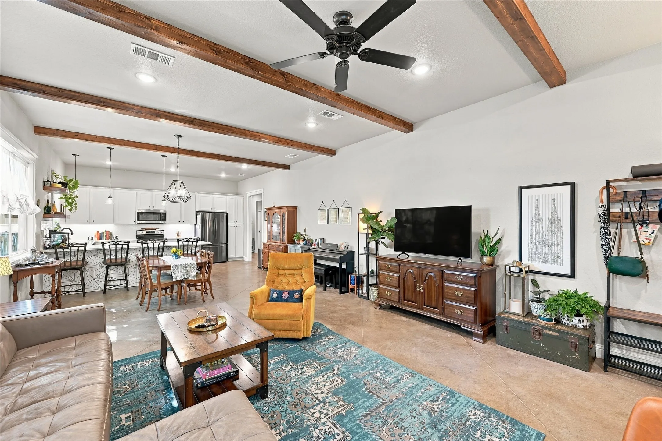 Single Family Residence For Sale in Ellis County , 218 Rousseau Street, Waxahachie, Texas 75165, 3 Bedroom, 2 Bathroom, 2 Garage spaces, 1,603 Sqft, built in 2020, mls#21404220, Real Estate Agent in Waxahachie, Homes For Sale in Ellis county, Homes For Sale in Waxahachie, Realtor in Waxahachie Texas, Real Estate Brokerage Independent Realty Texas, Luminita Cordes Realtor