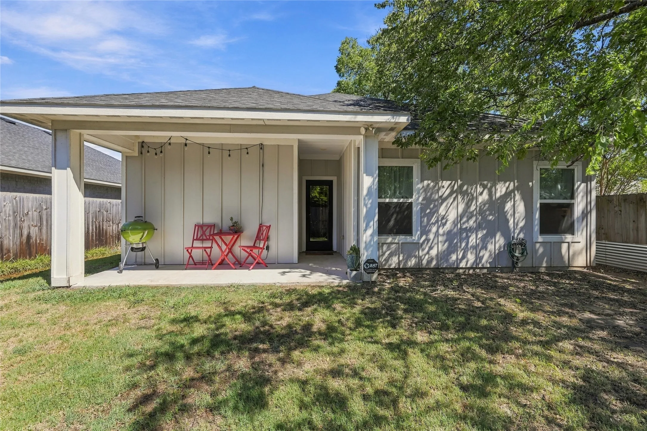 Single Family Residence For Sale in Ellis County , 218 Rousseau Street, Waxahachie, Texas 75165, 3 Bedroom, 2 Bathroom, 2 Garage spaces, 1,603 Sqft, built in 2020, mls#21404220, Real Estate Agent in Waxahachie, Homes For Sale in Ellis county, Homes For Sale in Waxahachie, Realtor in Waxahachie Texas, Real Estate Brokerage Independent Realty Texas, Luminita Cordes Realtor