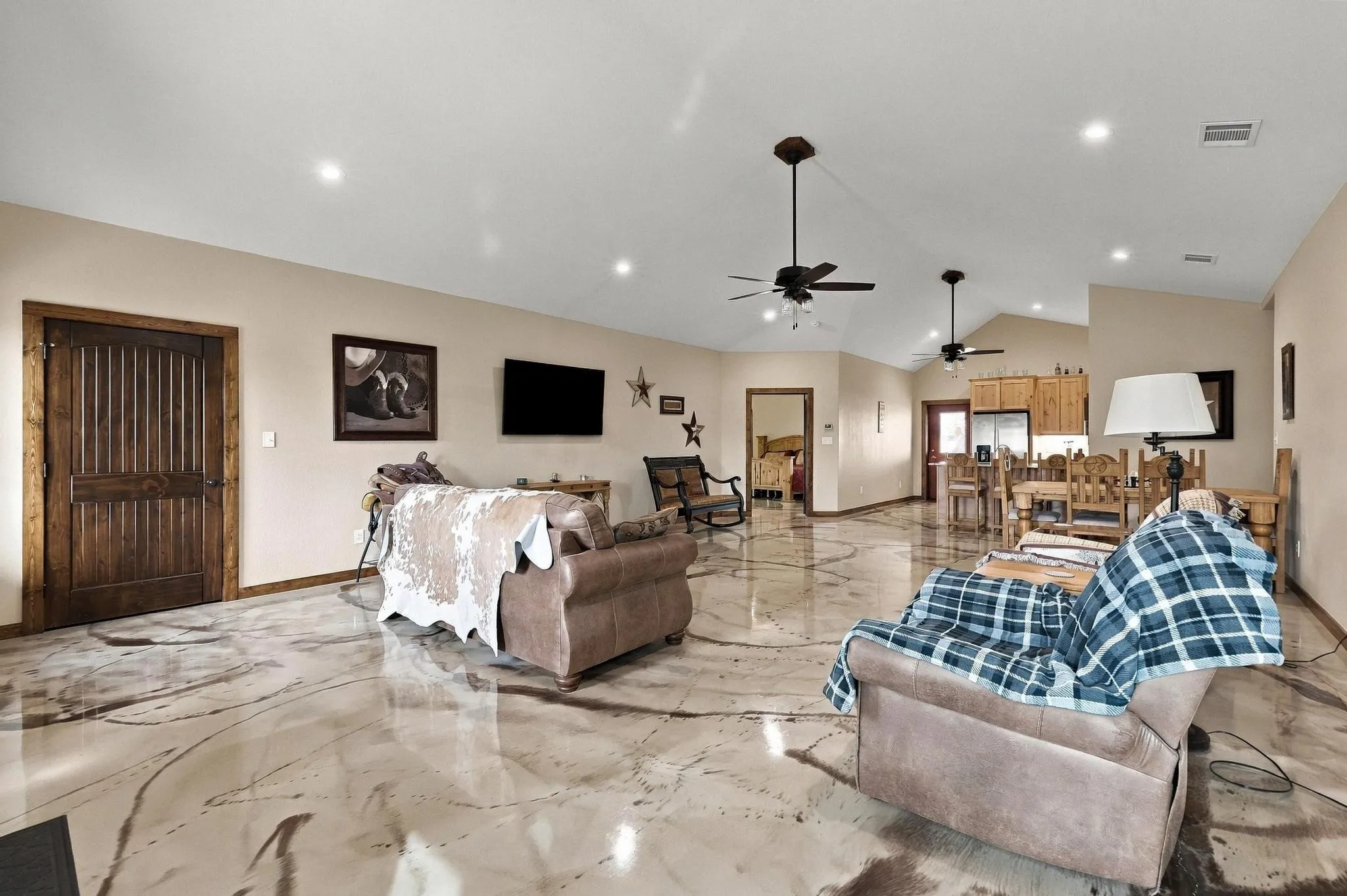 Single Family Residence For Sale in Grayson County , 1126 Heritage Road, Gordonville, Texas 76245, 2 Bedroom, 3 Bathroom, 6 Garage spaces, 2,075 Sqft, built in 2020, mls#21404219, Real Estate Agent in Gordonville, Homes For Sale in Grayson county, Homes For Sale in Gordonville, Realtor in Gordonville Texas, Real Estate Brokerage Independent Realty Texas, Luminita Cordes Realtor
