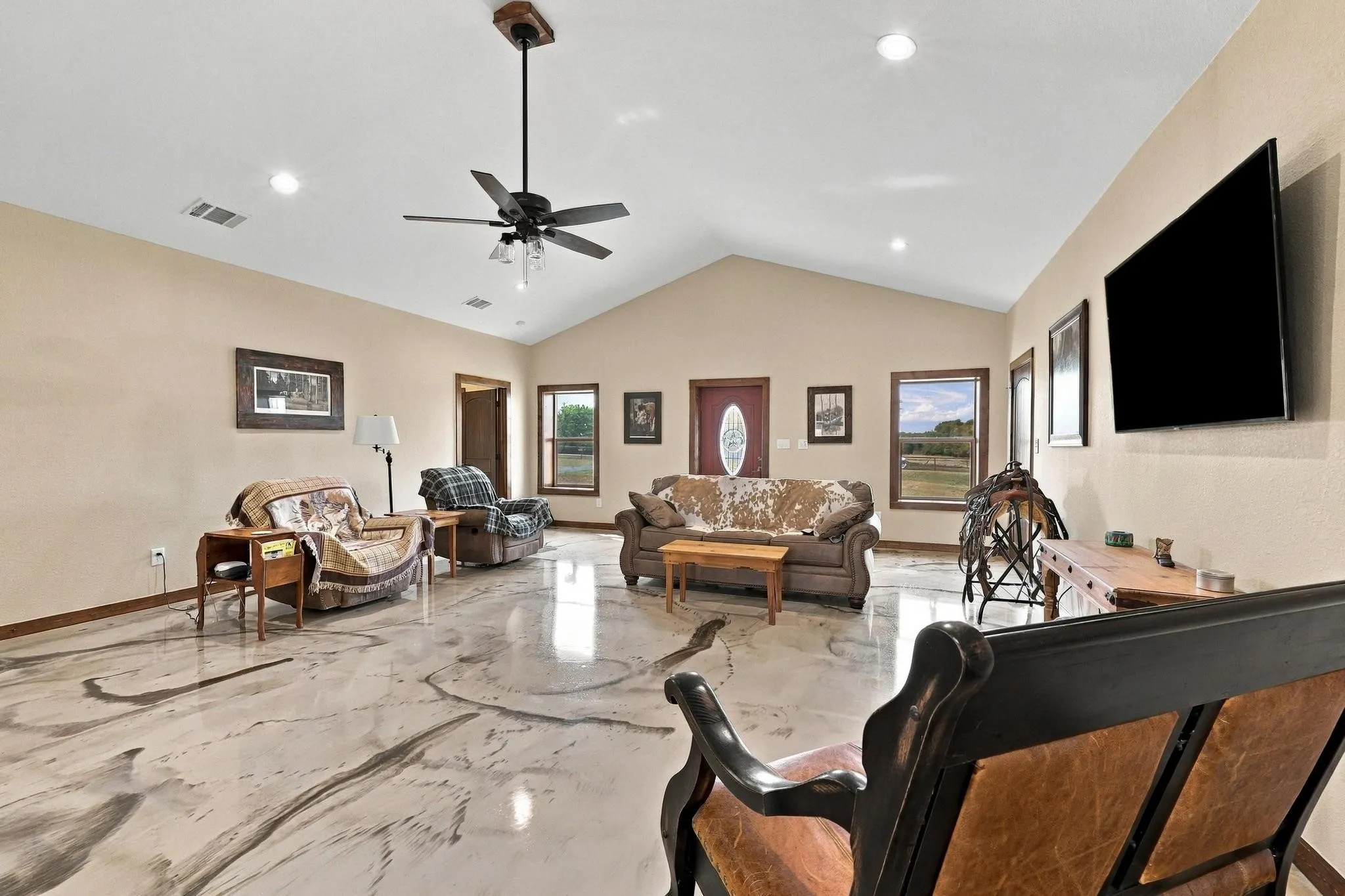 Single Family Residence For Sale in Grayson County , 1126 Heritage Road, Gordonville, Texas 76245, 2 Bedroom, 3 Bathroom, 6 Garage spaces, 2,075 Sqft, built in 2020, mls#21404219, Real Estate Agent in Gordonville, Homes For Sale in Grayson county, Homes For Sale in Gordonville, Realtor in Gordonville Texas, Real Estate Brokerage Independent Realty Texas, Luminita Cordes Realtor