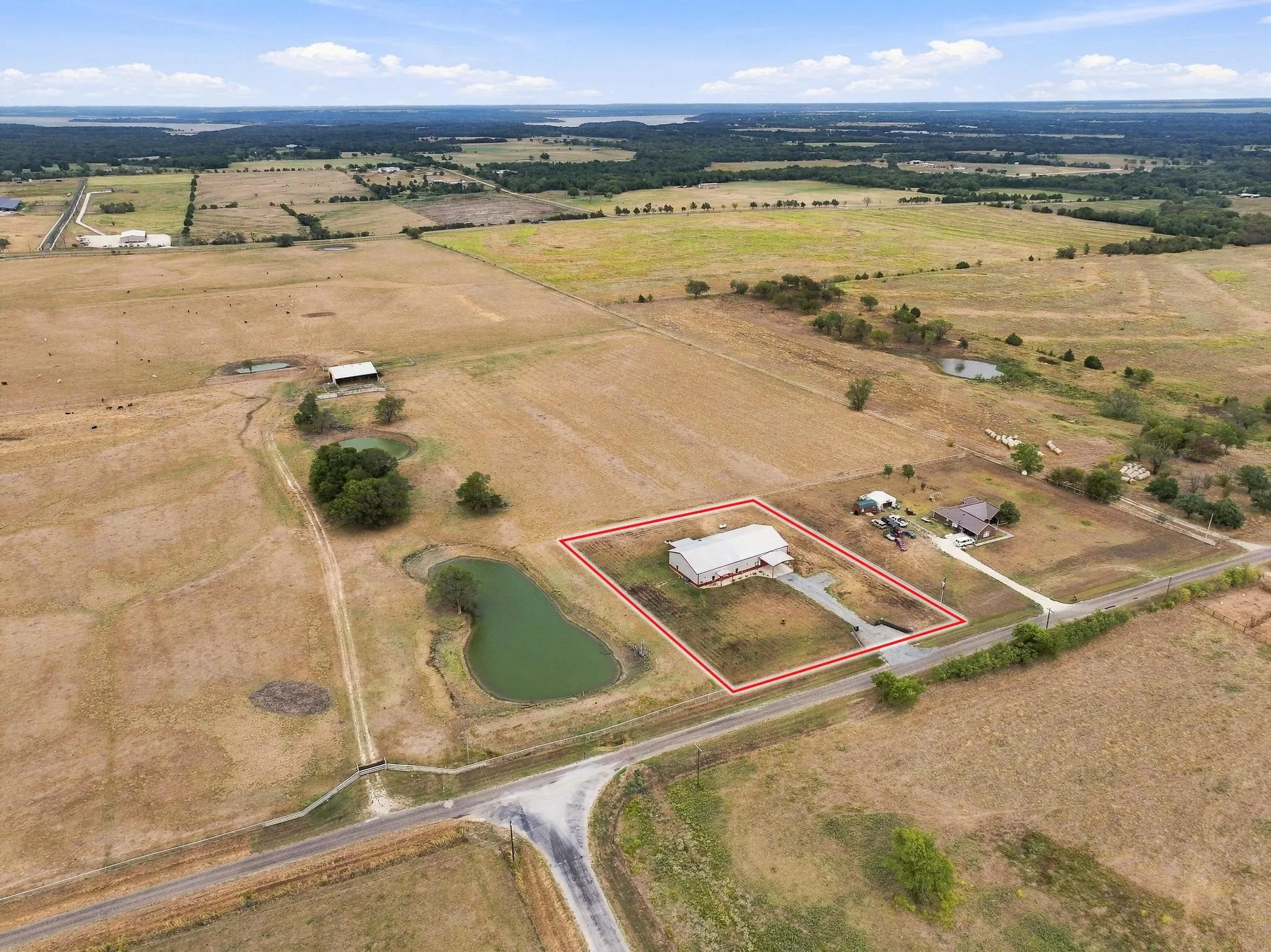Single Family Residence For Sale in Grayson County , 1126 Heritage Road, Gordonville, Texas 76245, 2 Bedroom, 3 Bathroom, 6 Garage spaces, 2,075 Sqft, built in 2020, mls#21404219, Real Estate Agent in Gordonville, Homes For Sale in Grayson county, Homes For Sale in Gordonville, Realtor in Gordonville Texas, Real Estate Brokerage Independent Realty Texas, Luminita Cordes Realtor