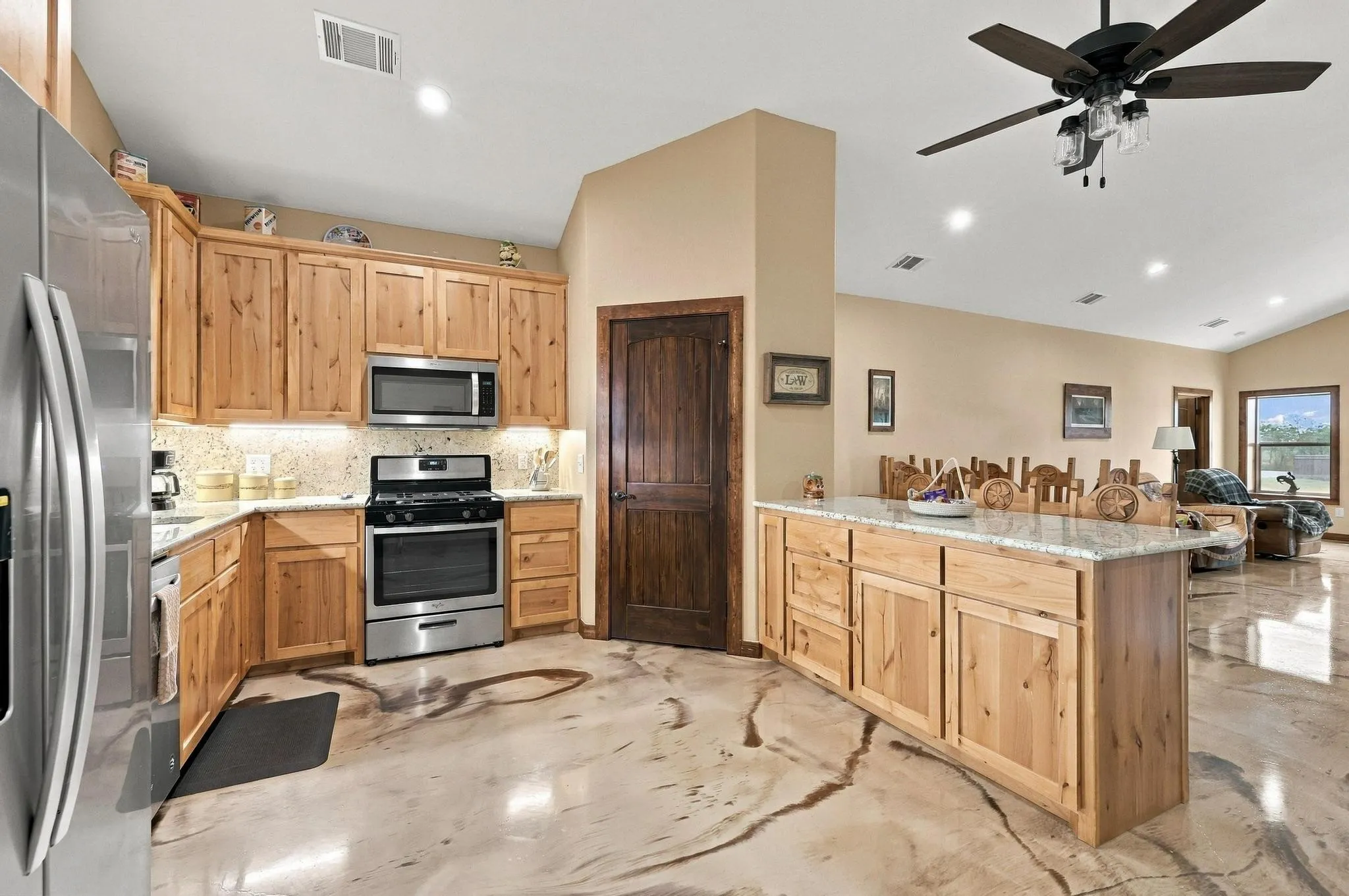 Single Family Residence For Sale in Grayson County , 1126 Heritage Road, Gordonville, Texas 76245, 2 Bedroom, 3 Bathroom, 6 Garage spaces, 2,075 Sqft, built in 2020, mls#21404219, Real Estate Agent in Gordonville, Homes For Sale in Grayson county, Homes For Sale in Gordonville, Realtor in Gordonville Texas, Real Estate Brokerage Independent Realty Texas, Luminita Cordes Realtor