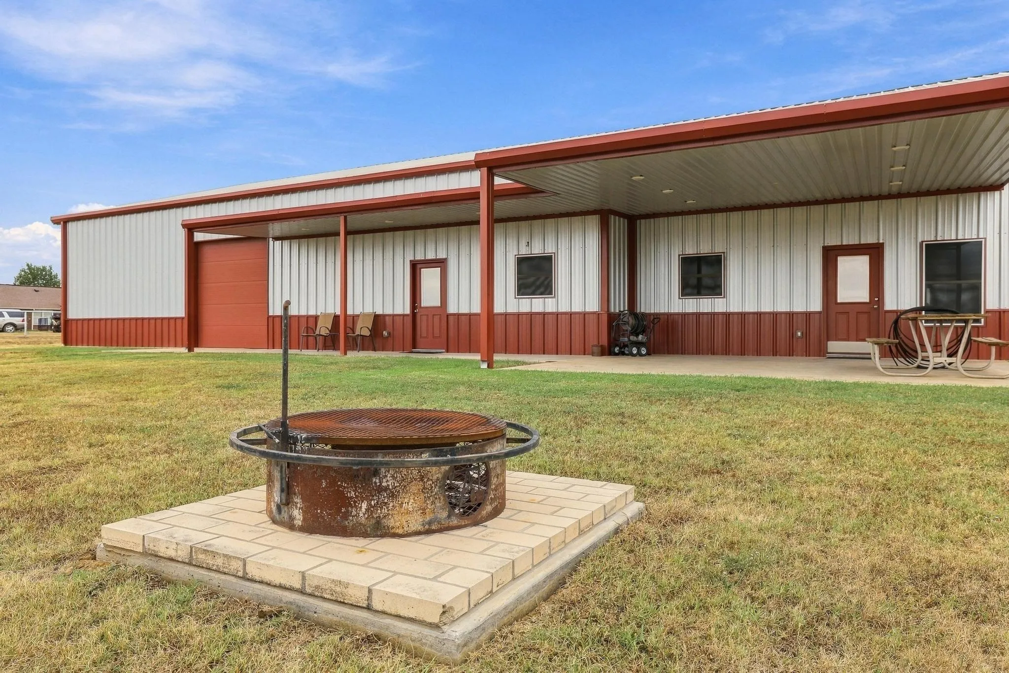 Single Family Residence For Sale in Grayson County , 1126 Heritage Road, Gordonville, Texas 76245, 2 Bedroom, 3 Bathroom, 6 Garage spaces, 2,075 Sqft, built in 2020, mls#21404219, Real Estate Agent in Gordonville, Homes For Sale in Grayson county, Homes For Sale in Gordonville, Realtor in Gordonville Texas, Real Estate Brokerage Independent Realty Texas, Luminita Cordes Realtor