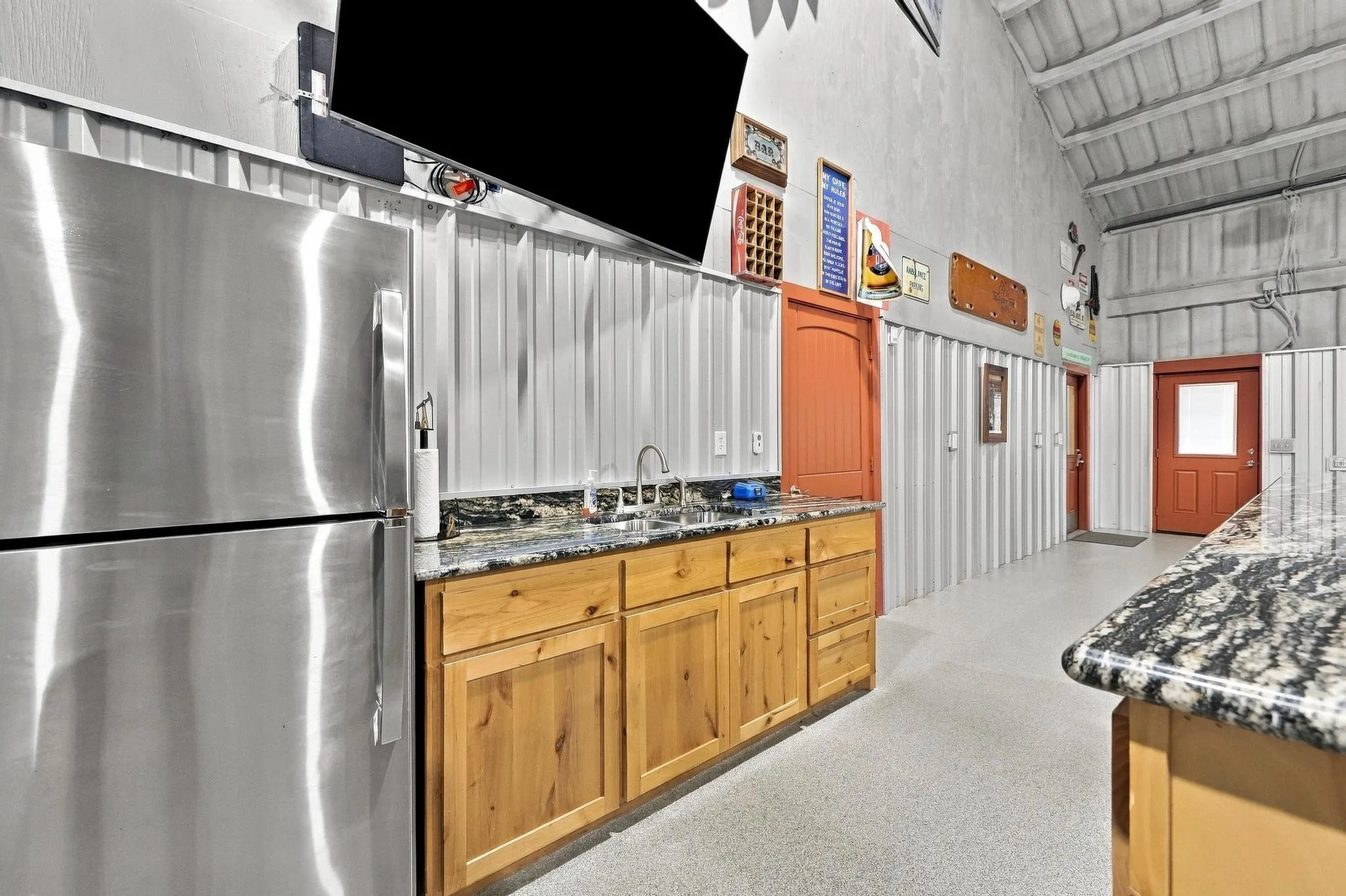 Single Family Residence For Sale in Grayson County , 1126 Heritage Road, Gordonville, Texas 76245, 2 Bedroom, 3 Bathroom, 6 Garage spaces, 2,075 Sqft, built in 2020, mls#21404219, Real Estate Agent in Gordonville, Homes For Sale in Grayson county, Homes For Sale in Gordonville, Realtor in Gordonville Texas, Real Estate Brokerage Independent Realty Texas, Luminita Cordes Realtor
