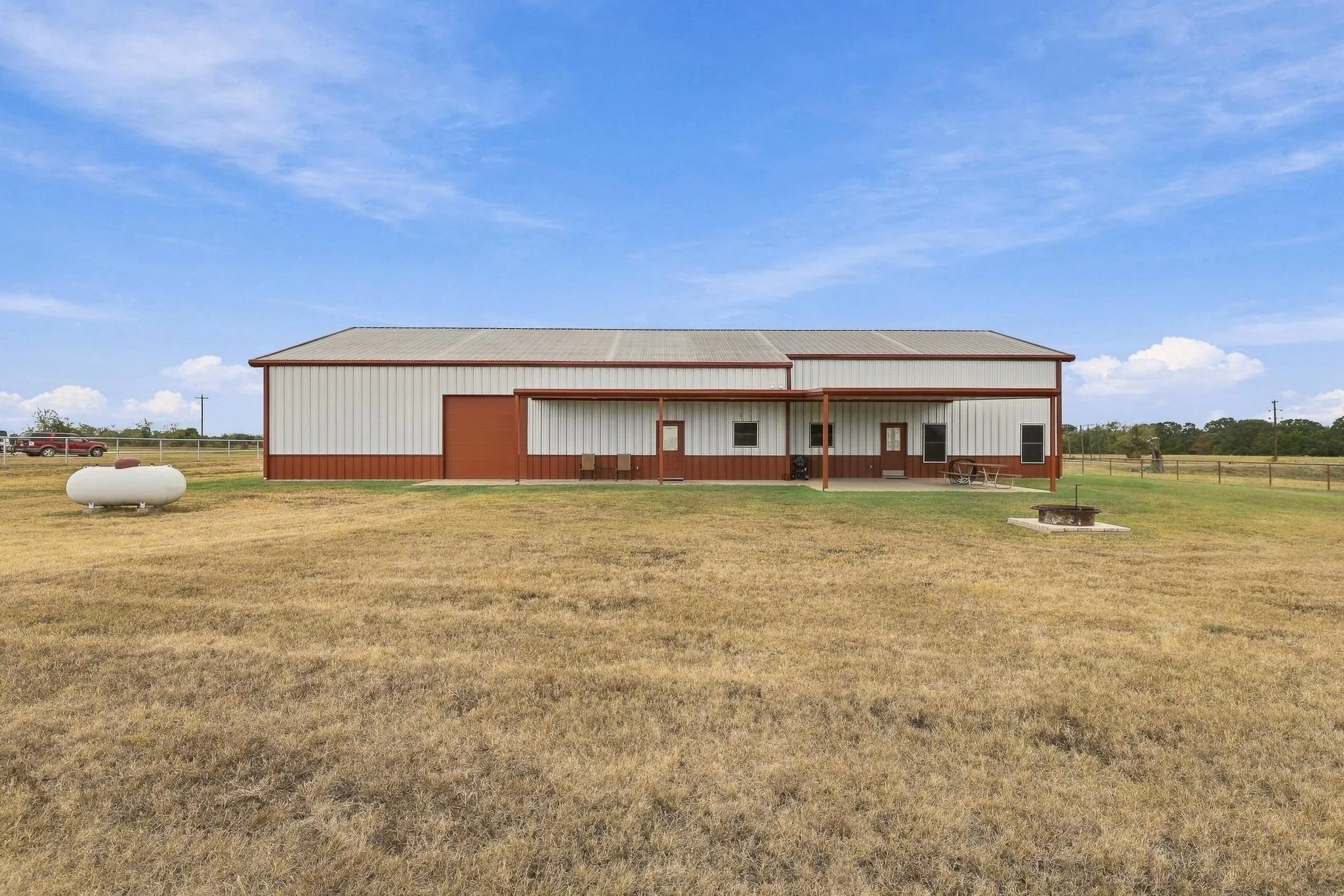 Single Family Residence For Sale in Grayson County , 1126 Heritage Road, Gordonville, Texas 76245, 2 Bedroom, 3 Bathroom, 6 Garage spaces, 2,075 Sqft, built in 2020, mls#21404219, Real Estate Agent in Gordonville, Homes For Sale in Grayson county, Homes For Sale in Gordonville, Realtor in Gordonville Texas, Real Estate Brokerage Independent Realty Texas, Luminita Cordes Realtor