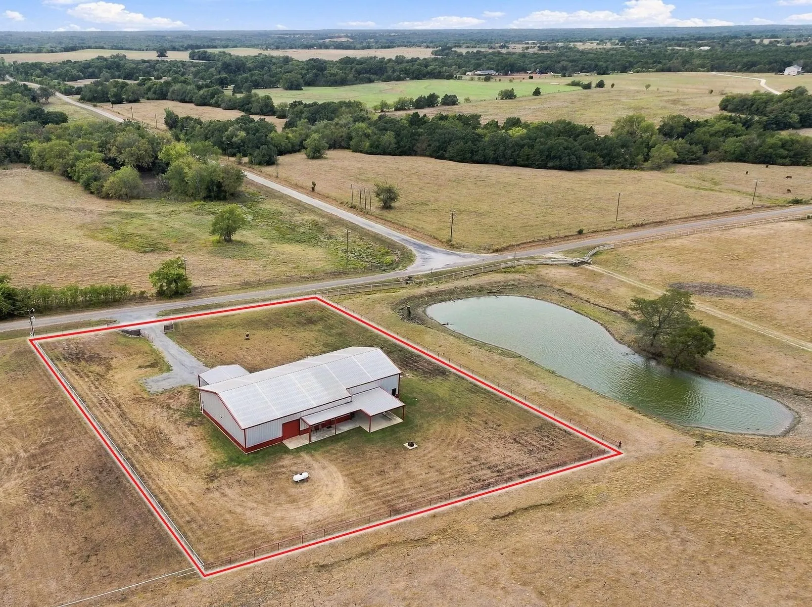 Single Family Residence For Sale in Grayson County , 1126 Heritage Road, Gordonville, Texas 76245, 2 Bedroom, 3 Bathroom, 6 Garage spaces, 2,075 Sqft, built in 2020, mls#21404219, Real Estate Agent in Gordonville, Homes For Sale in Grayson county, Homes For Sale in Gordonville, Realtor in Gordonville Texas, Real Estate Brokerage Independent Realty Texas, Luminita Cordes Realtor
