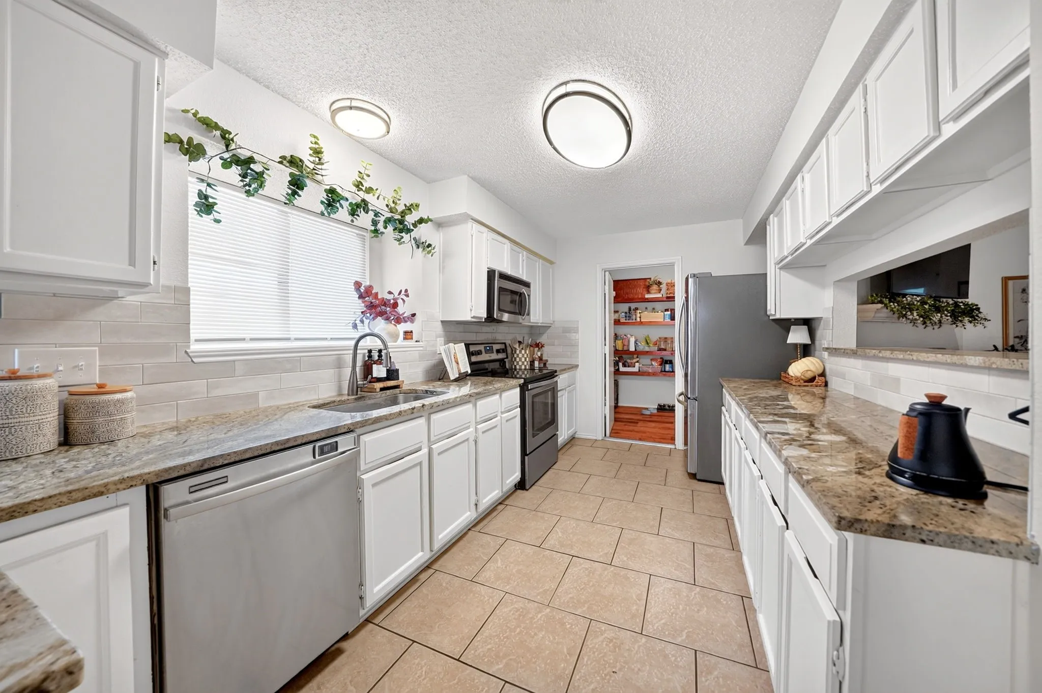 Single Family Residence For Rent in Dallas County , 2601 Kimberly Drive, Garland, Texas 75040, 4 Bedroom, 2 Bathroom, 2 Garage spaces, 1,781 Sqft, built in 1985, mls#21400233, Real Estate Agent in Garland, Homes For Rent in Dallas county, Homes For Rent in Garland, Realtor in Garland Texas, Real Estate Brokerage Independent Realty Texas, Luminita Cordes Realtor