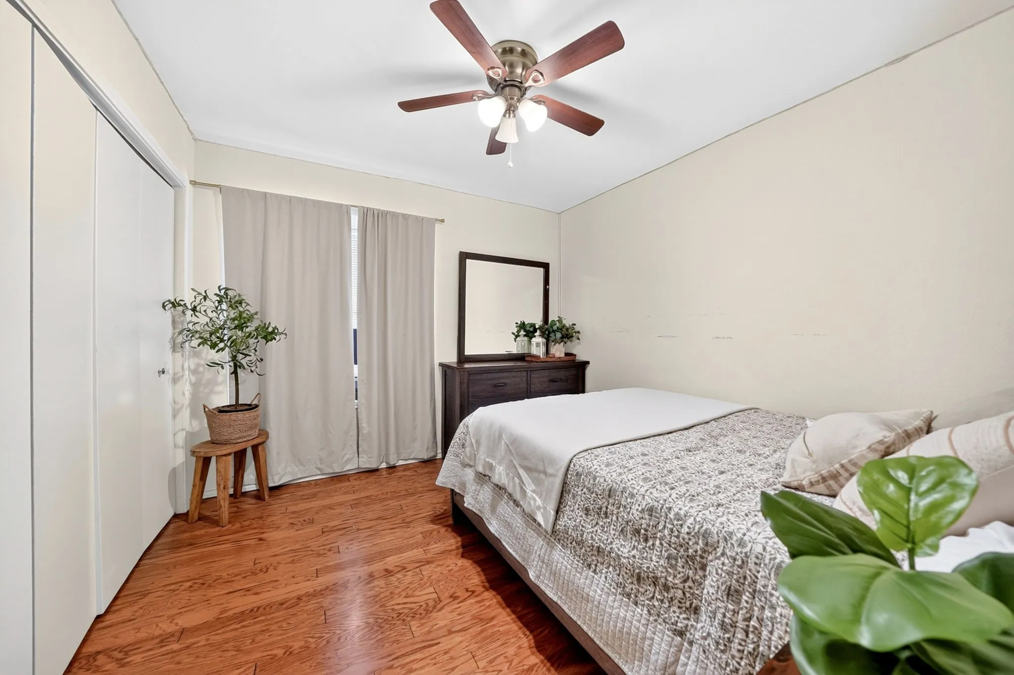 Single Family Residence For Rent in Dallas County , 2601 Kimberly Drive, Garland, Texas 75040, 4 Bedroom, 2 Bathroom, 2 Garage spaces, 1,781 Sqft, built in 1985, mls#21400233, Real Estate Agent in Garland, Homes For Rent in Dallas county, Homes For Rent in Garland, Realtor in Garland Texas, Real Estate Brokerage Independent Realty Texas, Luminita Cordes Realtor
