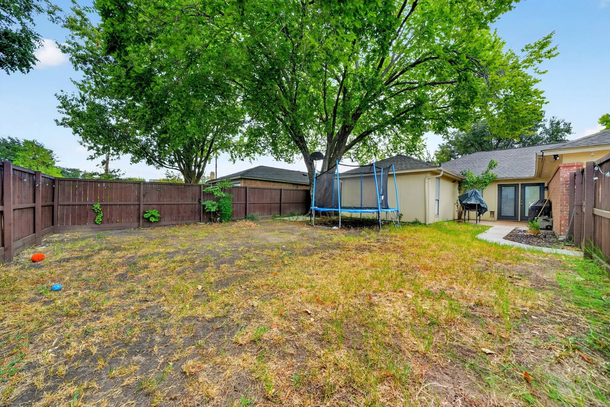 Single Family Residence For Rent in Dallas County , 2601 Kimberly Drive, Garland, Texas 75040, 4 Bedroom, 2 Bathroom, 2 Garage spaces, 1,781 Sqft, built in 1985, mls#21400233, Real Estate Agent in Garland, Homes For Rent in Dallas county, Homes For Rent in Garland, Realtor in Garland Texas, Real Estate Brokerage Independent Realty Texas, Luminita Cordes Realtor