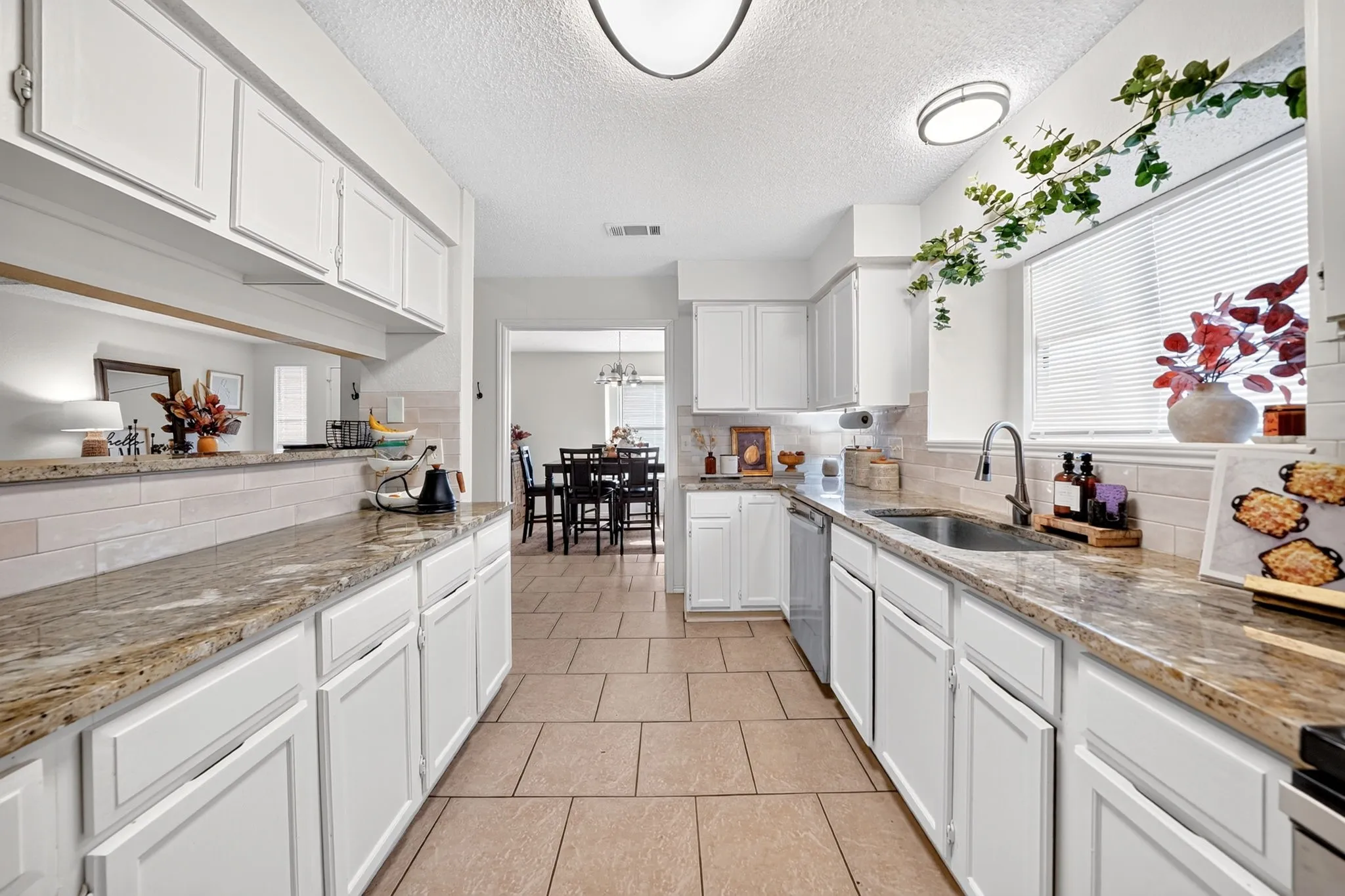 Single Family Residence For Rent in Dallas County , 2601 Kimberly Drive, Garland, Texas 75040, 4 Bedroom, 2 Bathroom, 2 Garage spaces, 1,781 Sqft, built in 1985, mls#21400233, Real Estate Agent in Garland, Homes For Rent in Dallas county, Homes For Rent in Garland, Realtor in Garland Texas, Real Estate Brokerage Independent Realty Texas, Luminita Cordes Realtor
