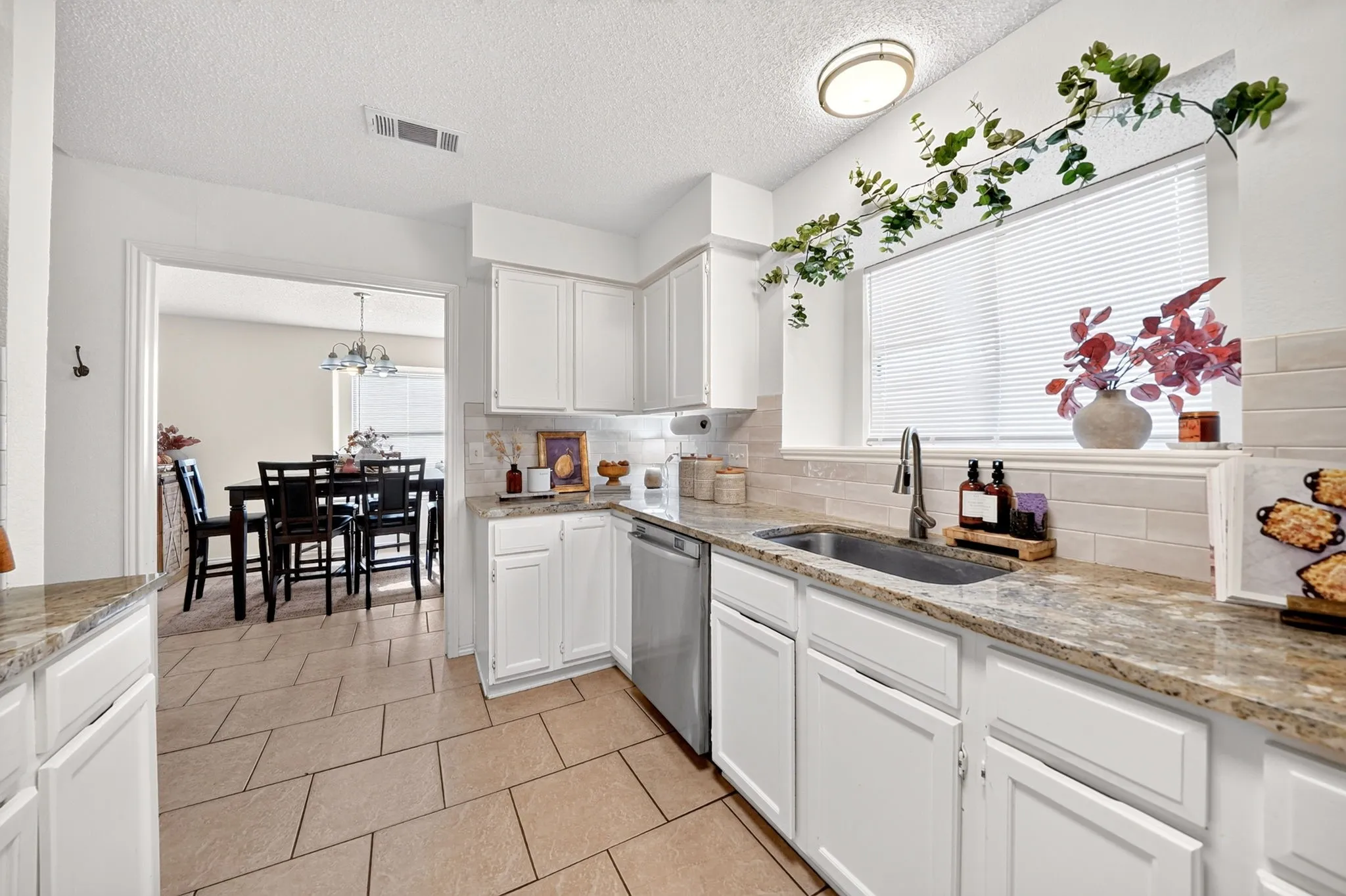 Single Family Residence For Rent in Dallas County , 2601 Kimberly Drive, Garland, Texas 75040, 4 Bedroom, 2 Bathroom, 2 Garage spaces, 1,781 Sqft, built in 1985, mls#21400233, Real Estate Agent in Garland, Homes For Rent in Dallas county, Homes For Rent in Garland, Realtor in Garland Texas, Real Estate Brokerage Independent Realty Texas, Luminita Cordes Realtor
