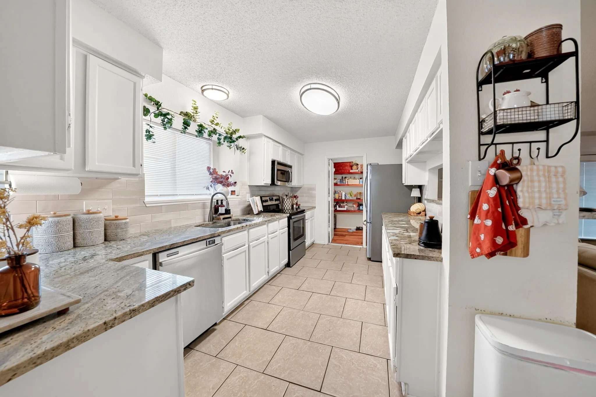 Single Family Residence For Rent in Dallas County , 2601 Kimberly Drive, Garland, Texas 75040, 4 Bedroom, 2 Bathroom, 2 Garage spaces, 1,781 Sqft, built in 1985, mls#21400233, Real Estate Agent in Garland, Homes For Rent in Dallas county, Homes For Rent in Garland, Realtor in Garland Texas, Real Estate Brokerage Independent Realty Texas, Luminita Cordes Realtor