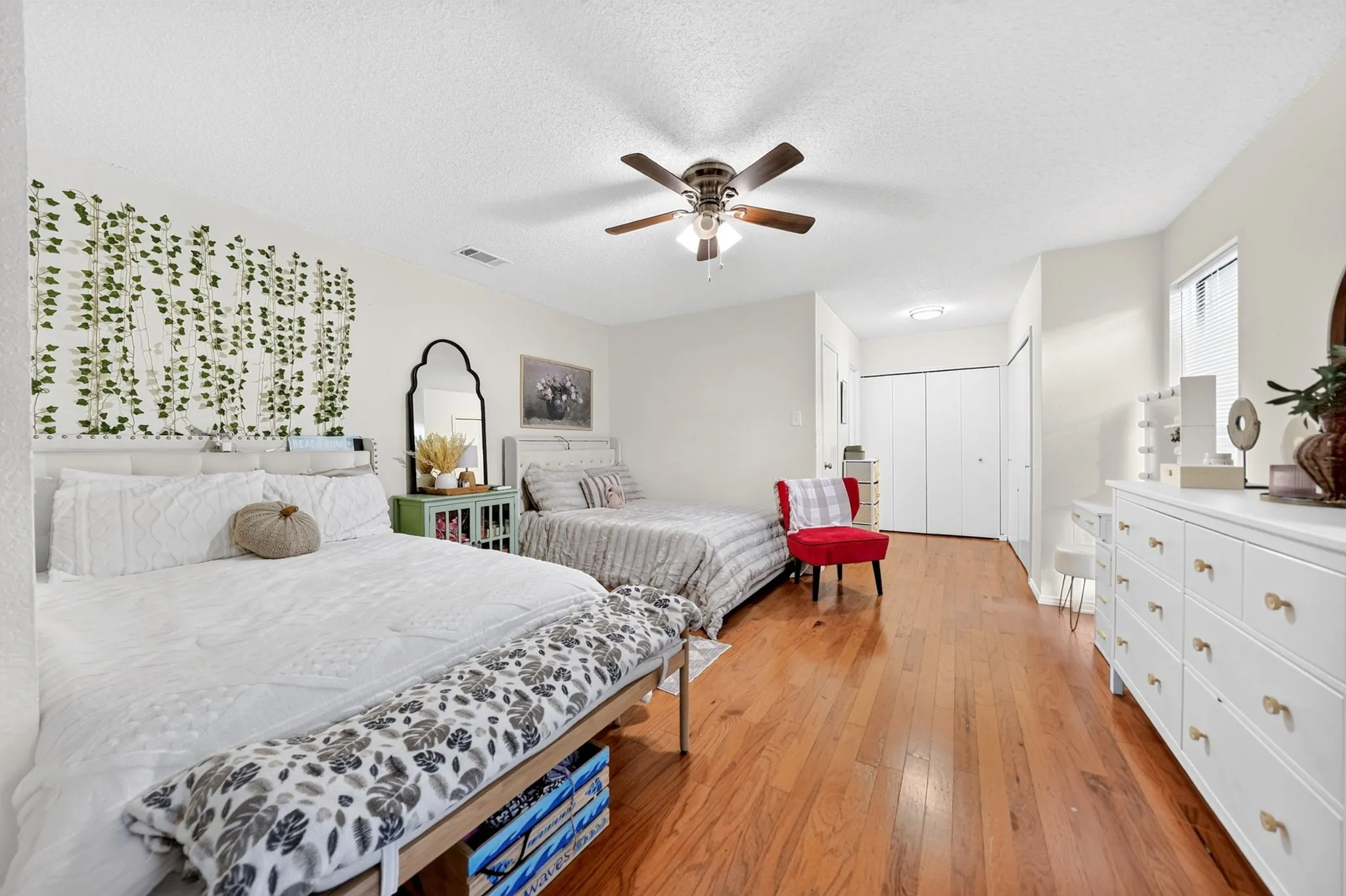 Single Family Residence For Rent in Dallas County , 2601 Kimberly Drive, Garland, Texas 75040, 4 Bedroom, 2 Bathroom, 2 Garage spaces, 1,781 Sqft, built in 1985, mls#21400233, Real Estate Agent in Garland, Homes For Rent in Dallas county, Homes For Rent in Garland, Realtor in Garland Texas, Real Estate Brokerage Independent Realty Texas, Luminita Cordes Realtor