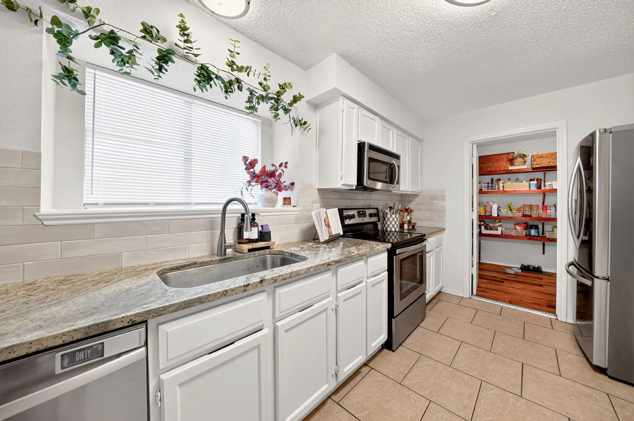 Single Family Residence For Rent in Dallas County , 2601 Kimberly Drive, Garland, Texas 75040, 4 Bedroom, 2 Bathroom, 2 Garage spaces, 1,781 Sqft, built in 1985, mls#21400233, Real Estate Agent in Garland, Homes For Rent in Dallas county, Homes For Rent in Garland, Realtor in Garland Texas, Real Estate Brokerage Independent Realty Texas, Luminita Cordes Realtor